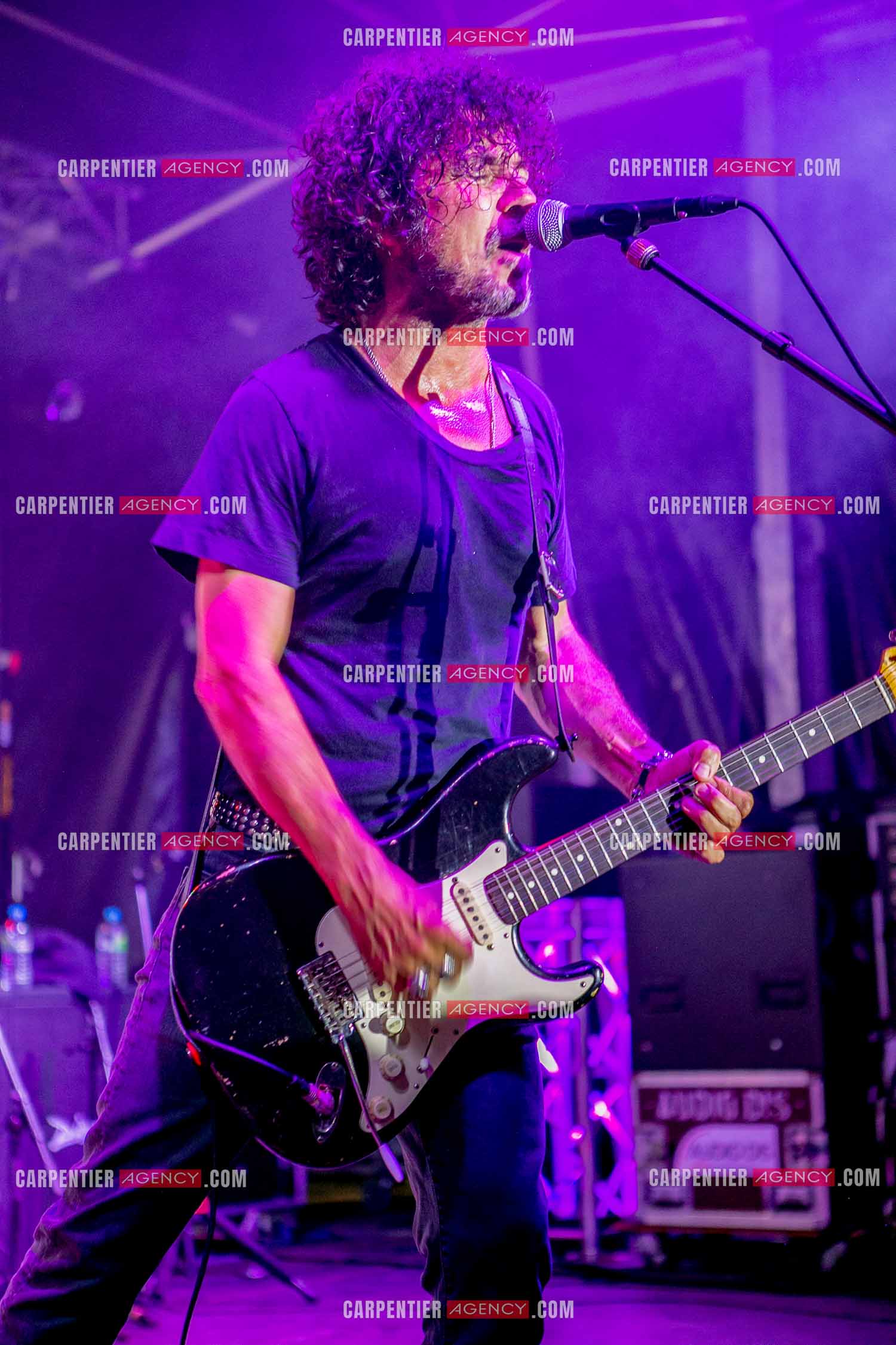 Le guitariste Yarol Poupaud en concert.