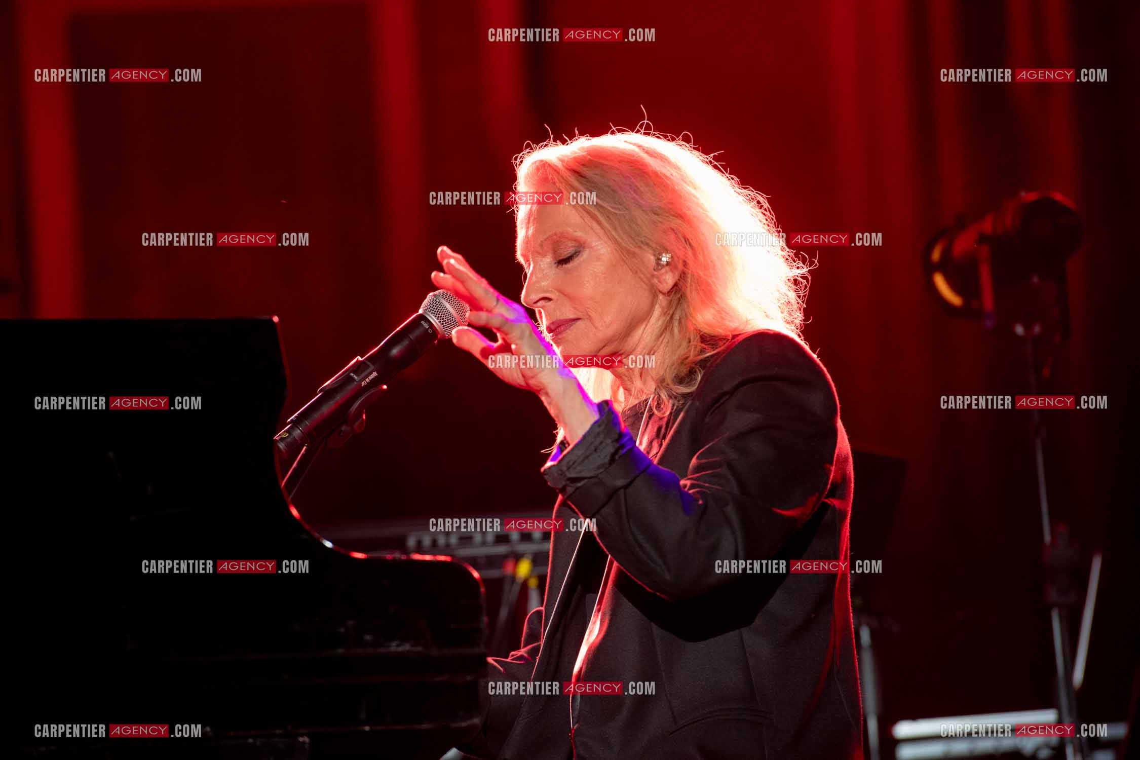 La chanteuse Véronique Sanson en concert lors du festival d'été de Soliès Pont le 17 juillet 2021.  ( Exclusif )
