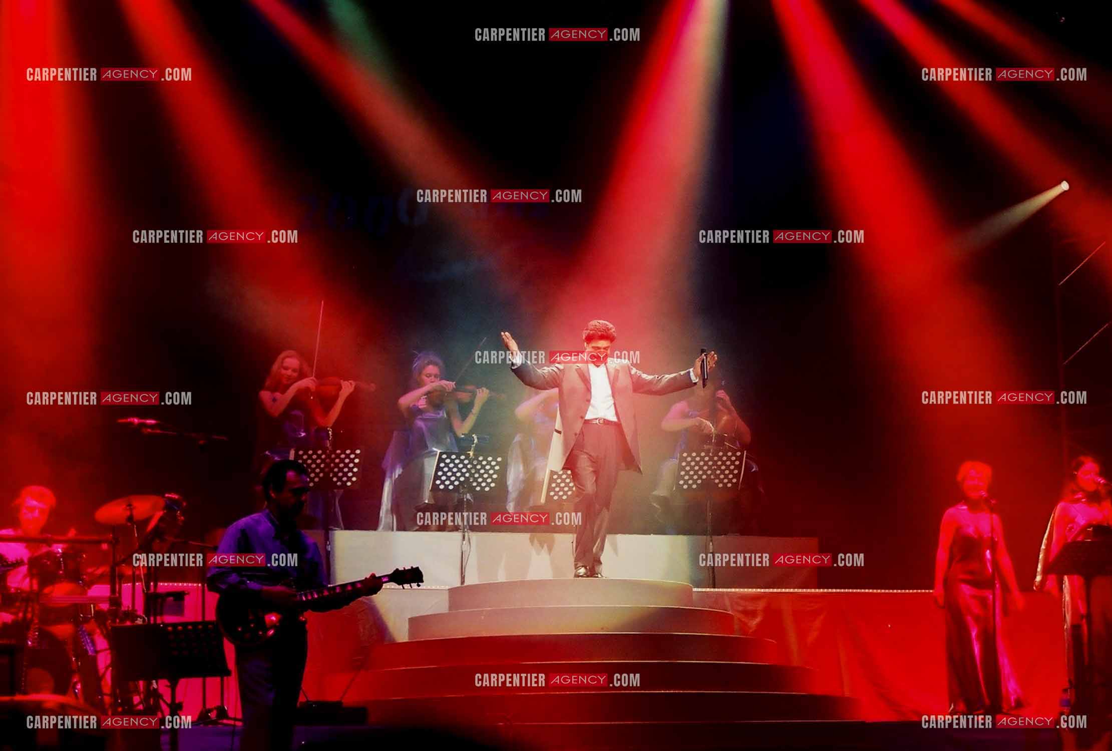 Le chanteur Frédéric François à l'Olympia du 10 au 19 mars 2000.  ( Exclusif )