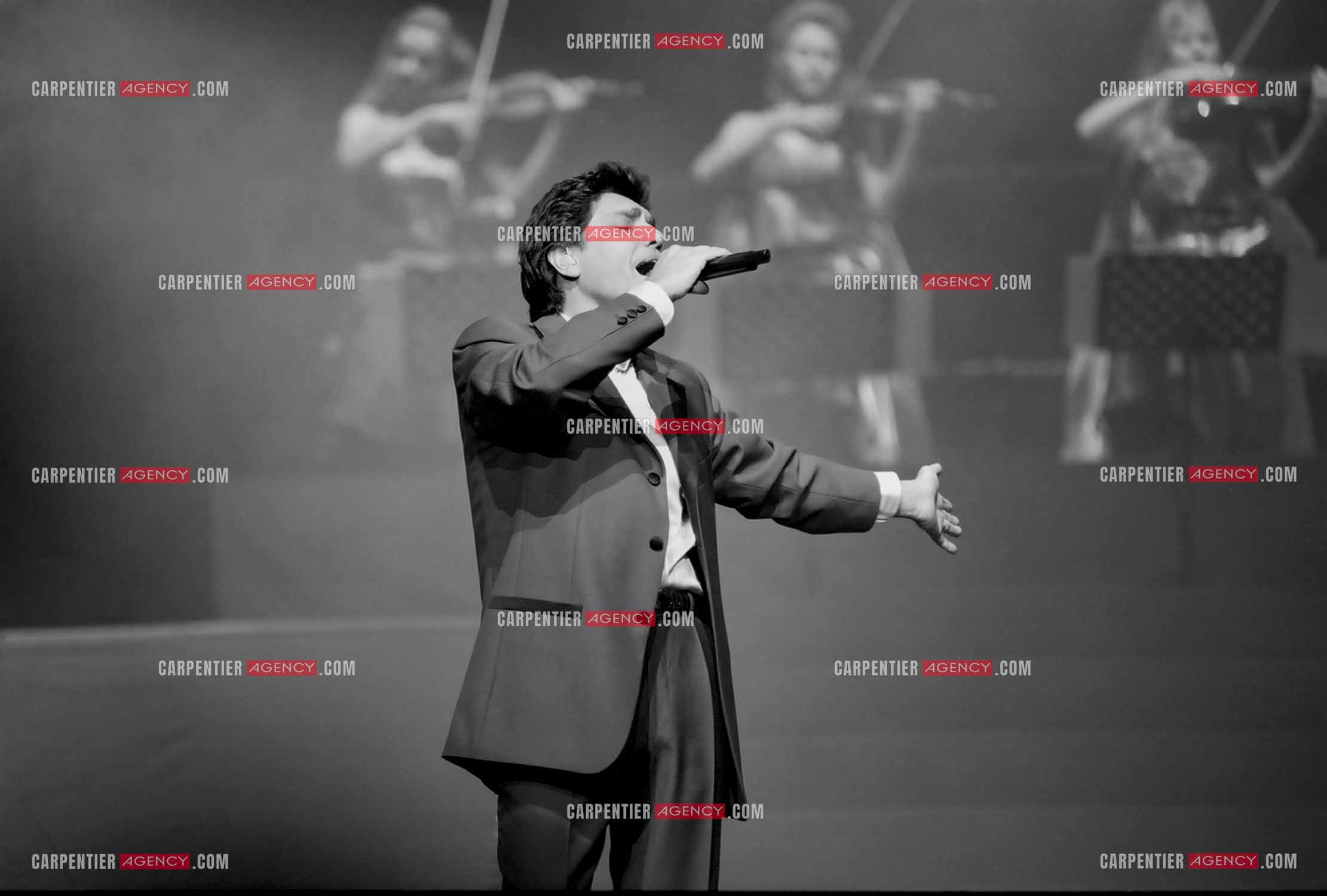 Le chanteur Frédéric François à l'Olympia du 10 au 19 mars 2000.  ( Exclusif )