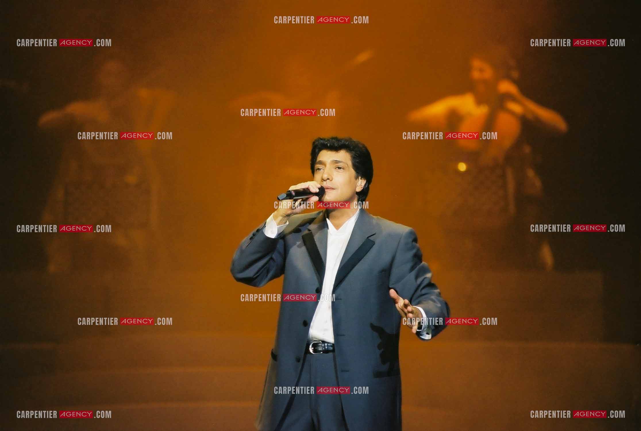 Le chanteur Frédéric François à l'Olympia du 10 au 19 mars 2000.  ( Exclusif )