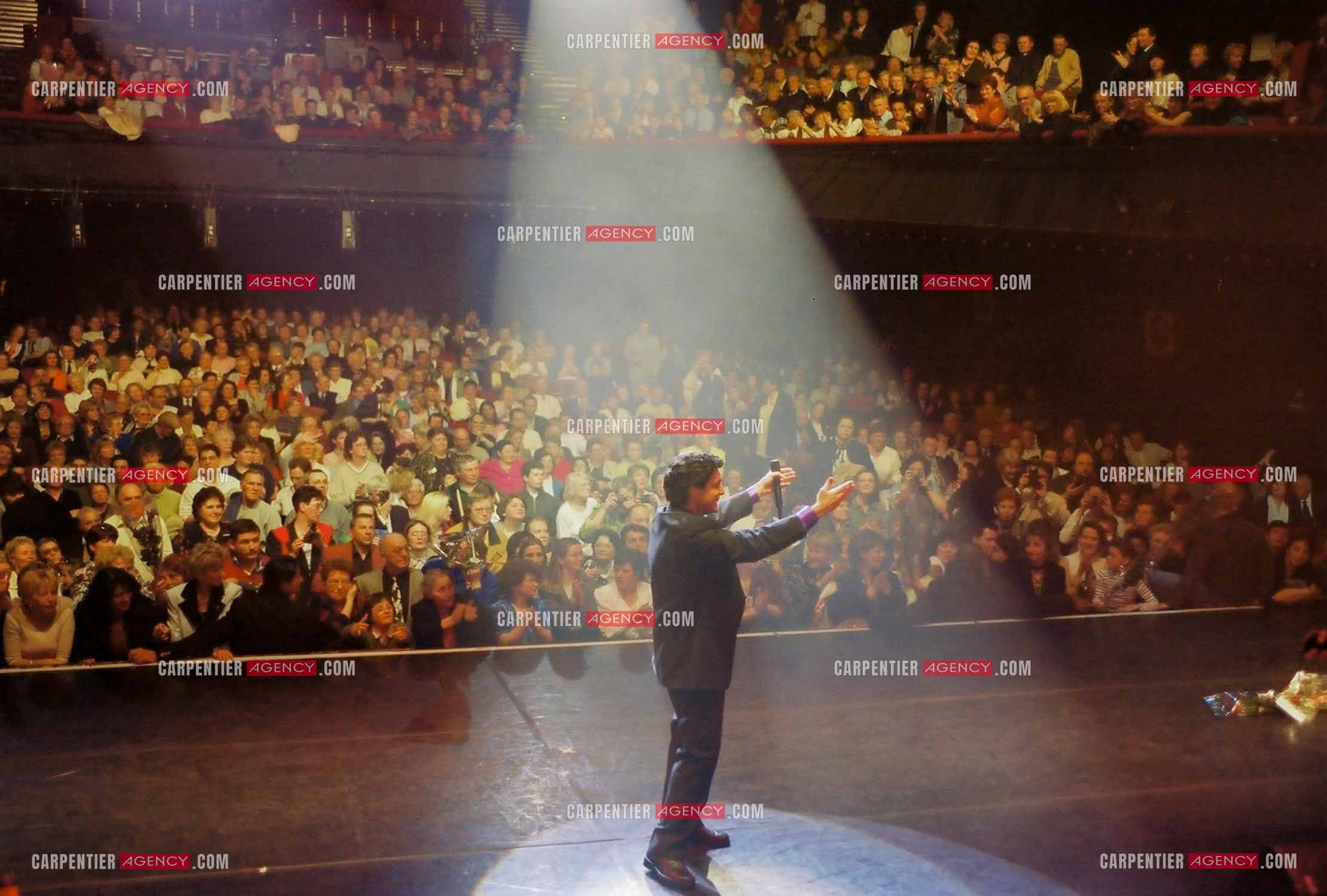 Le chanteur Frédéric François à l'Olympia du 10 au 19 mars 2000.  ( Exclusif )