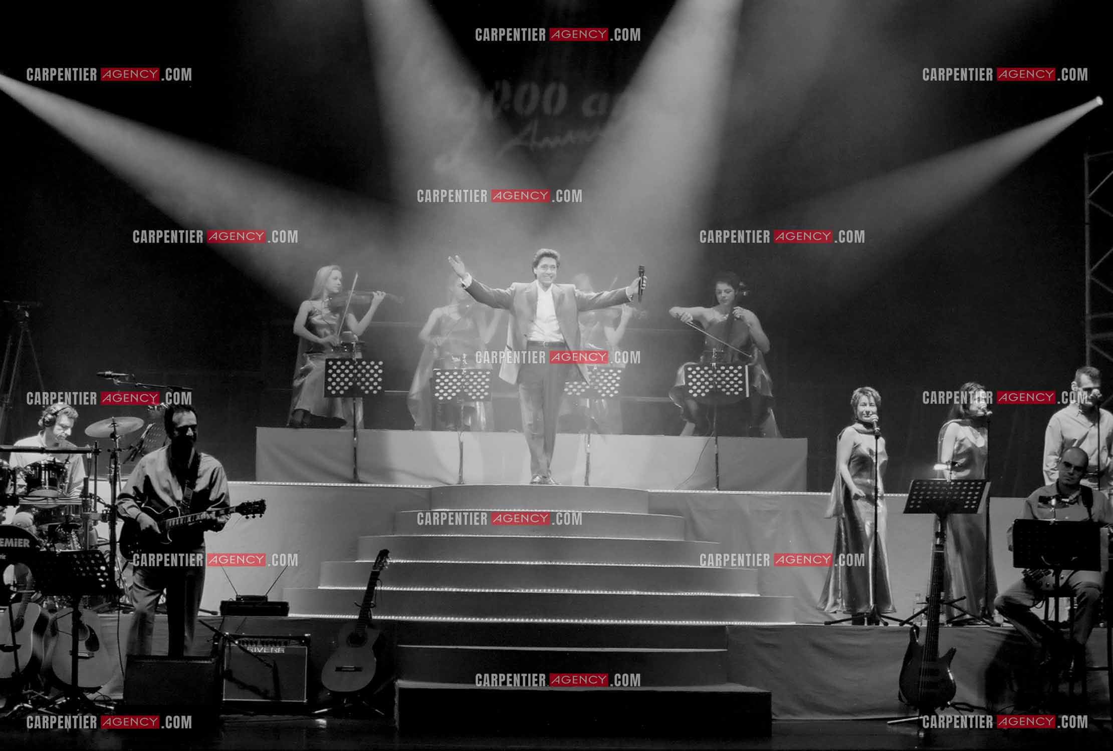 Le chanteur Frédéric François à l'Olympia du 10 au 19 mars 2000.  ( Exclusif )