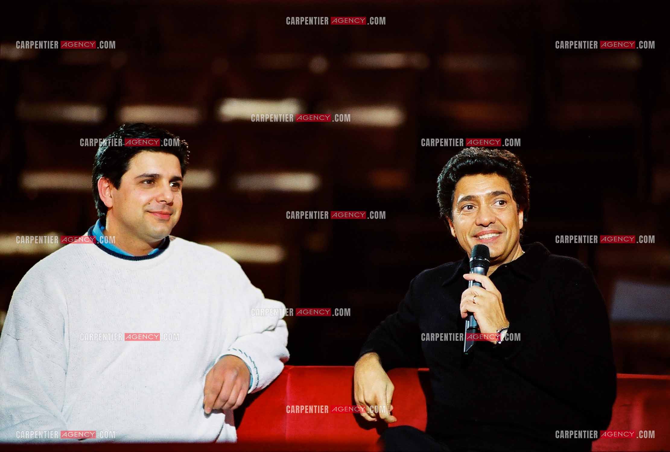 RTL Télévision rend hommage à Frédéric François autour de sa famille et ses amis. Frédéric en duo avec son frère Santo Barracato.   ( Exclusif )