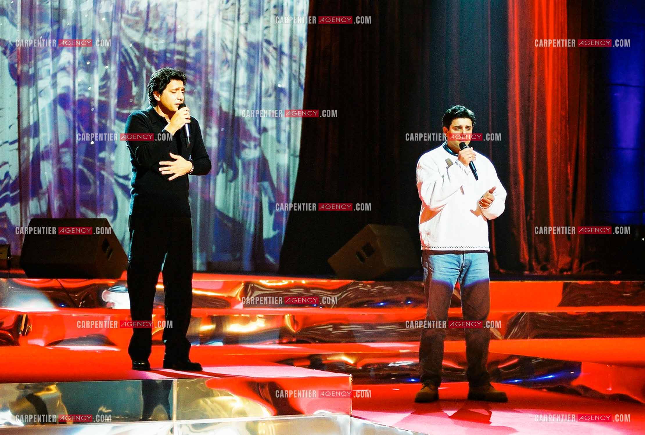 RTL Télévision rend hommage à Frédéric François autour de sa famille et ses amis. Frédéric en duo avec son frère Santo Barracato.   ( Exclusif )