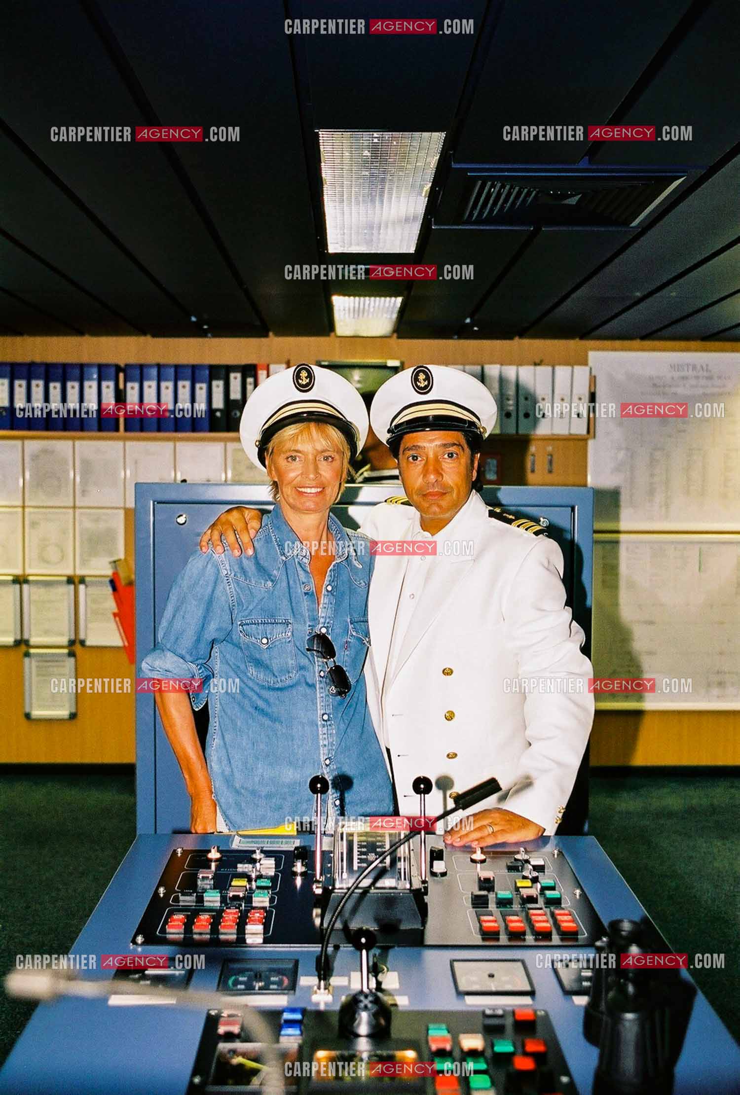 Le chanteur Frédéric François et sa femme Monique lors des escales de sa croisière aux Caraïbes en 2001.  ( Exclusif )