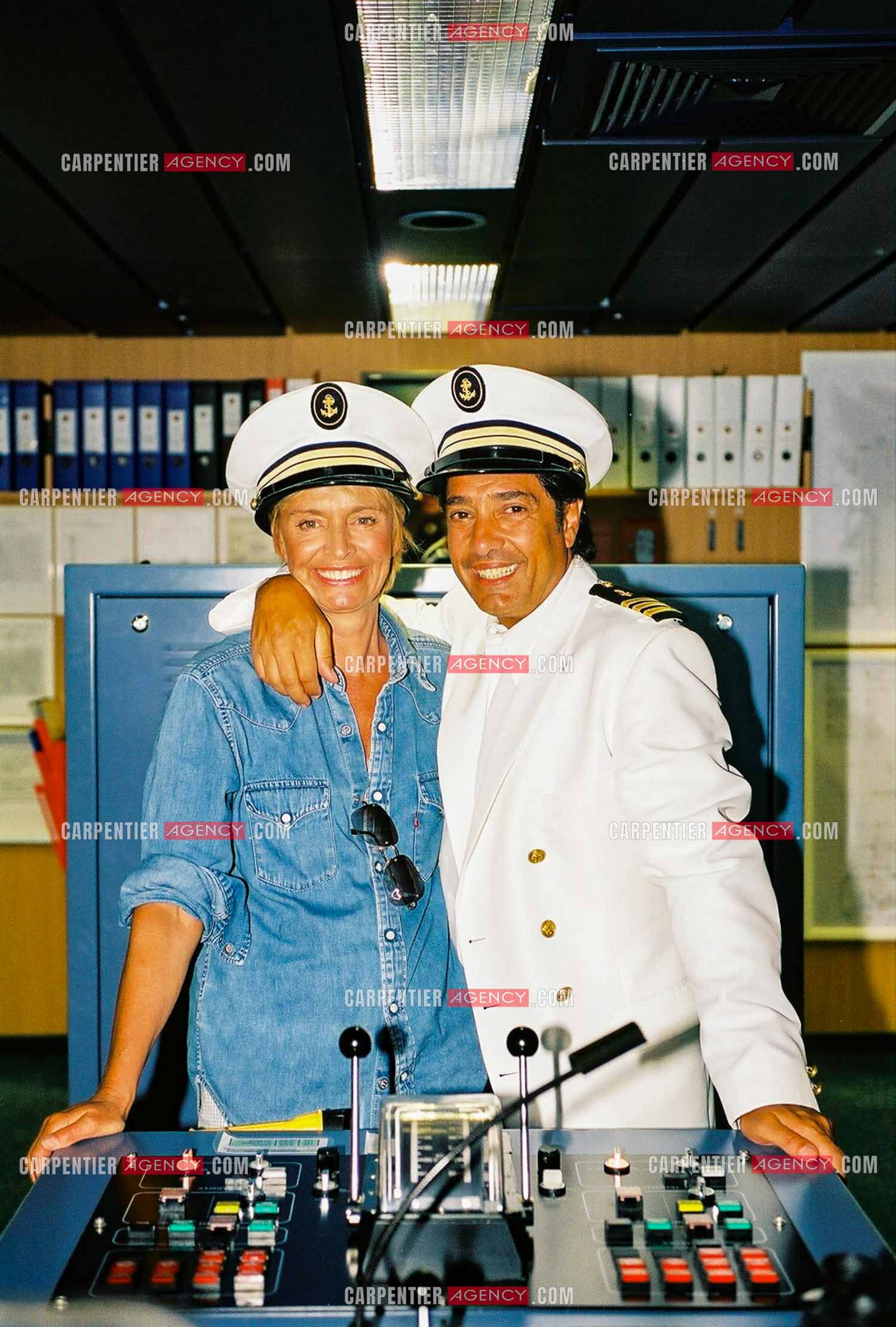 Le chanteur Frédéric François et sa femme Monique lors des escales de sa croisière aux Caraïbes en 2001.  ( Exclusif )
