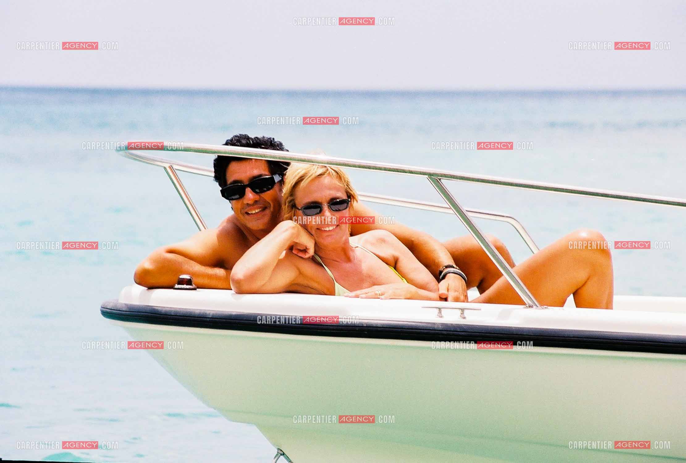 Le chanteur Frédéric François et sa femme Monique lors des escales de sa croisière aux Caraïbes en 2001.  ( Exclusif )