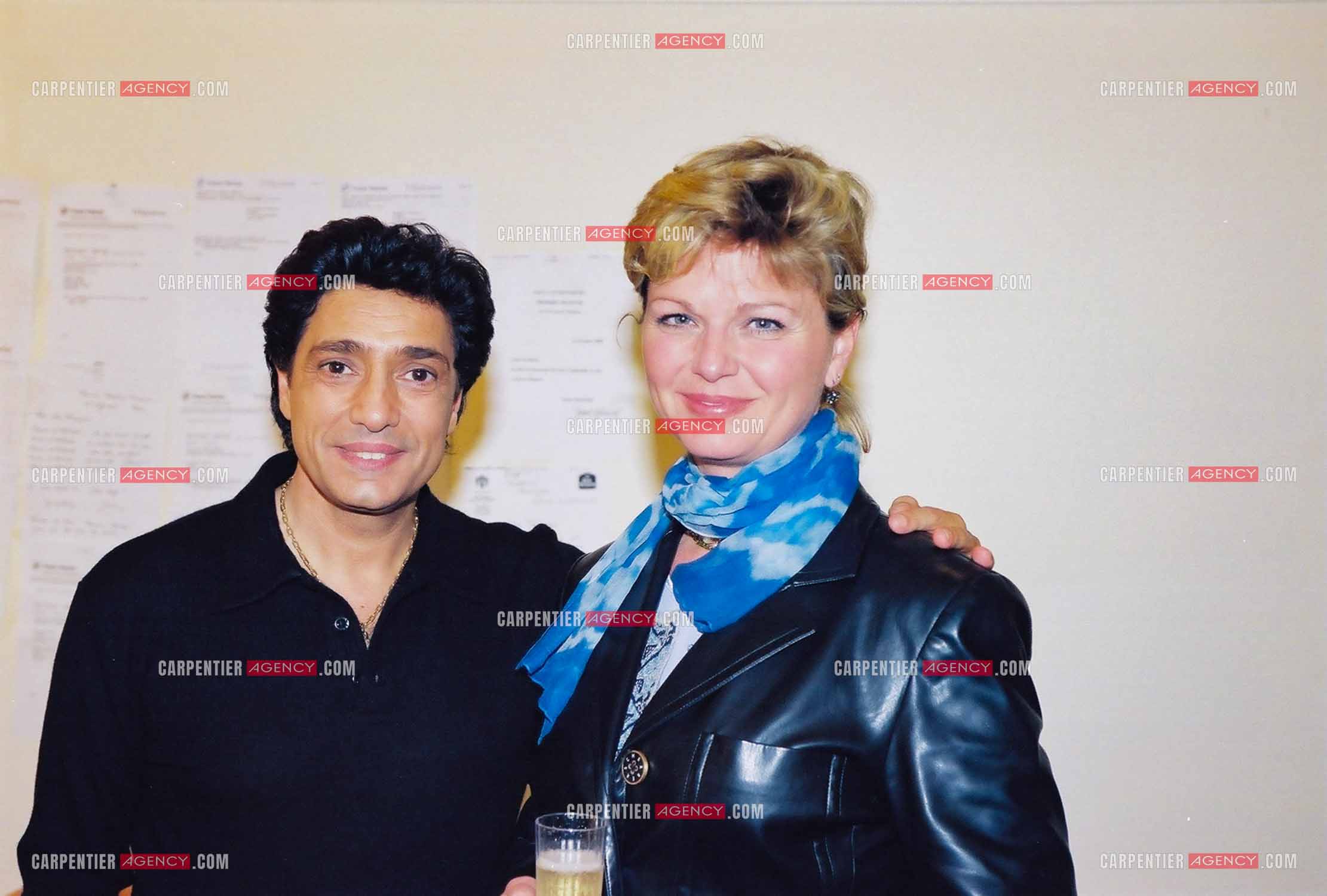 Le chanteur Frédéric François à l'Olympia du 10 au 19 mars 2000. Dans sa loge, Frédéric et la chanteuse Jeane Manson.   ( Exclusif )