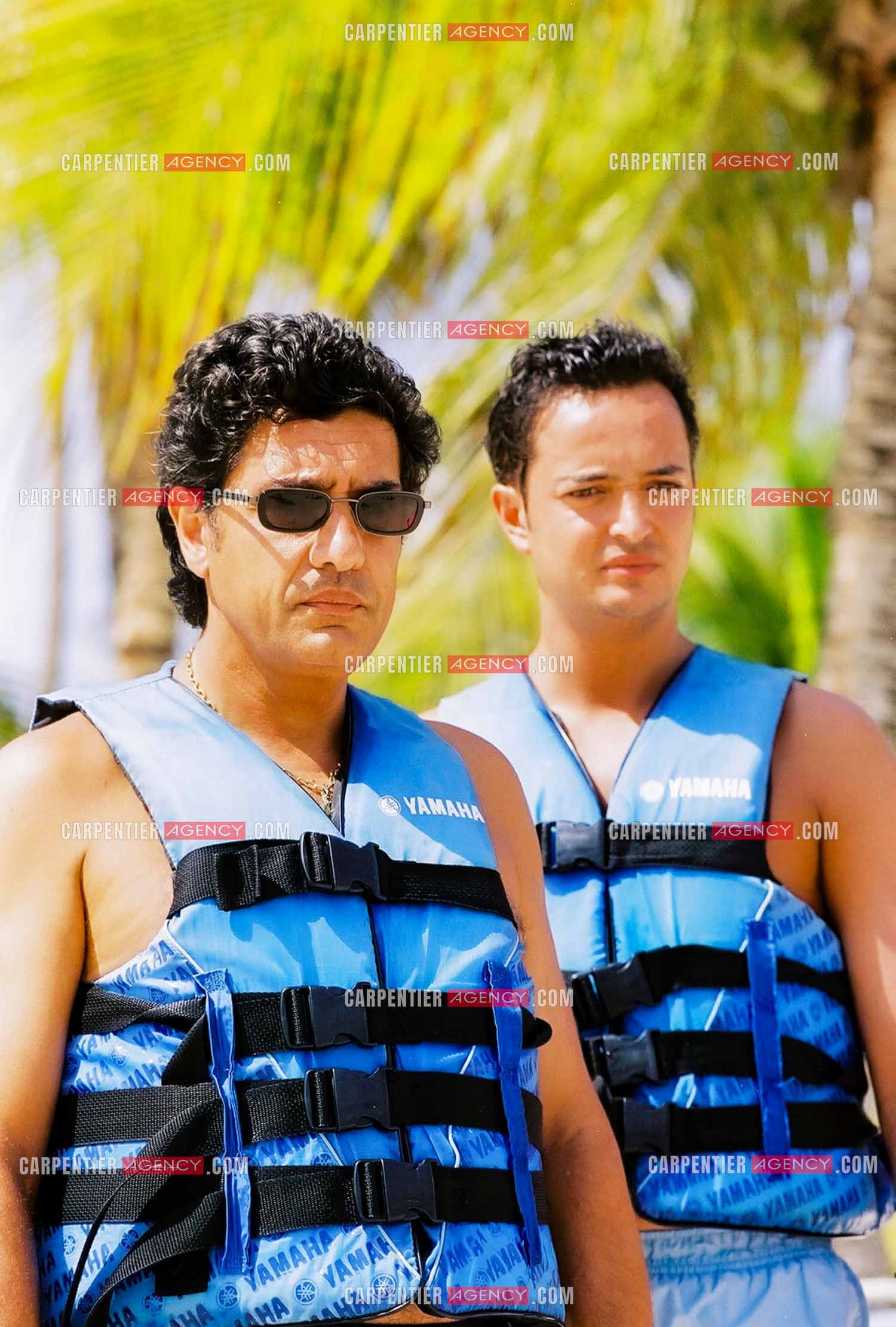 Le chanteur Frédéric François et son fils Vincent lors des escales de sa croisière aux Caraïbes en 2001.  ( Exclusif )