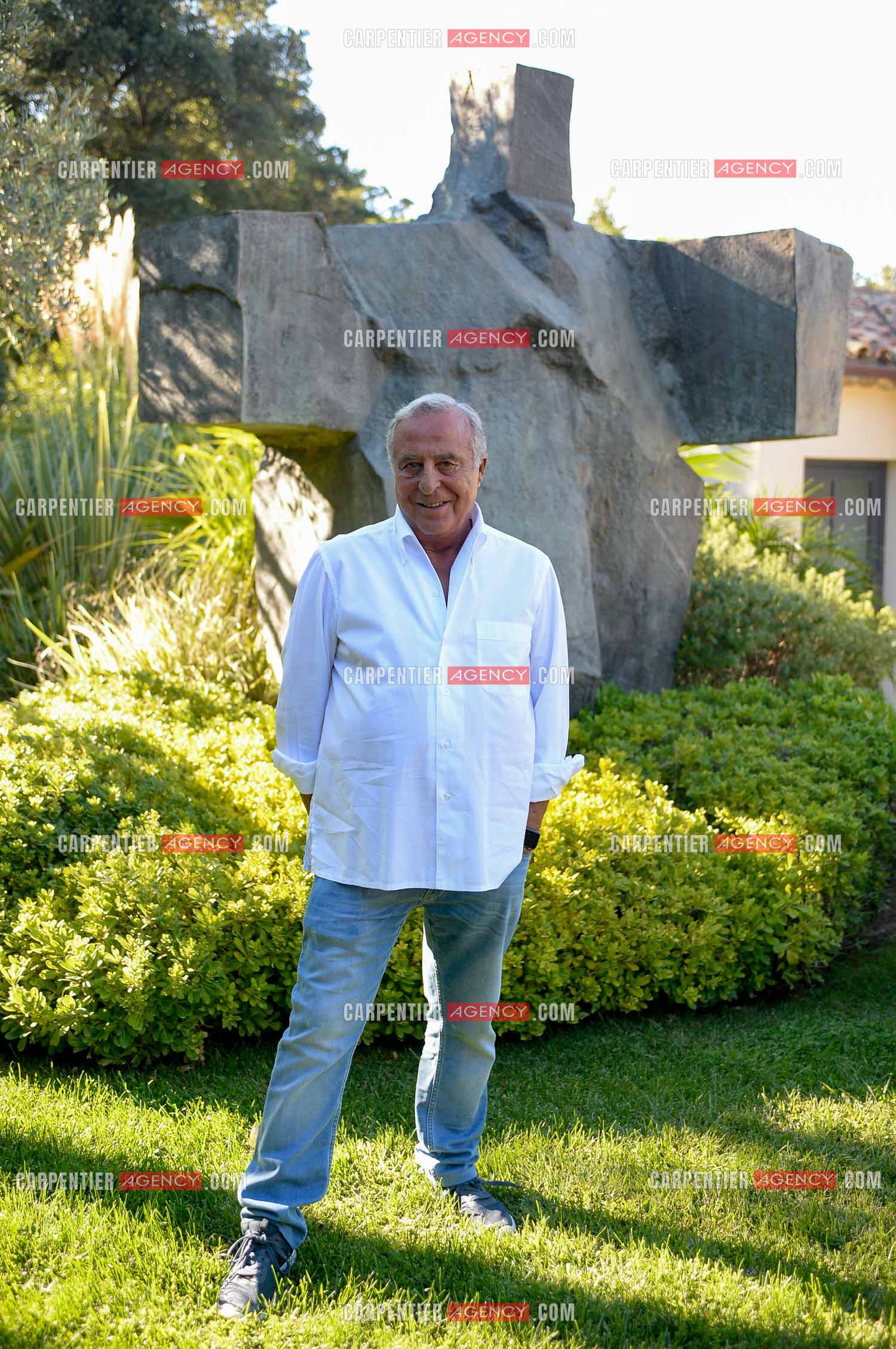 Le créateur de mode Daniel Hechter chez lui dans sa résidence de St Tropez en 2017.   ( Exclusif )