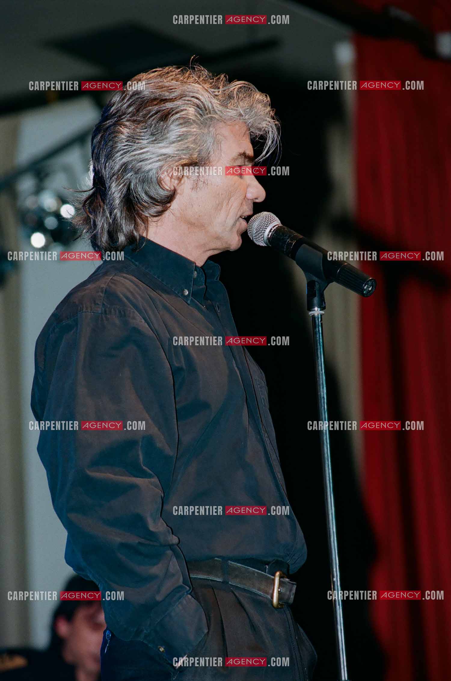 Festival de “La Rose D'Or d'Antibes“ en 1995. Le chanteur Daniel Guichard.  ( Exclusif )