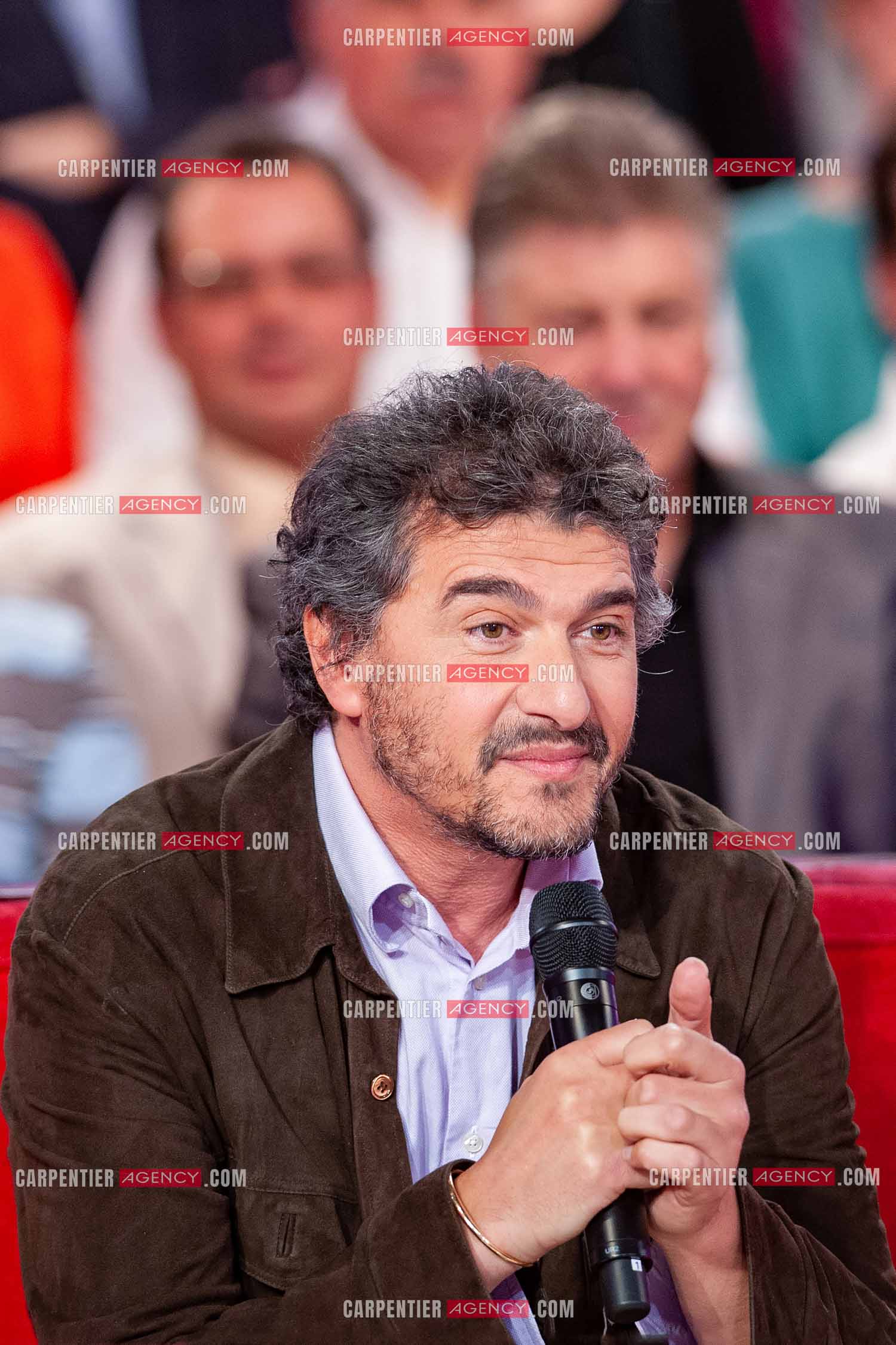 Le chanteur Daniel Levi invité dans l'émission Vivement Dimanche spéciale comédies musicales.