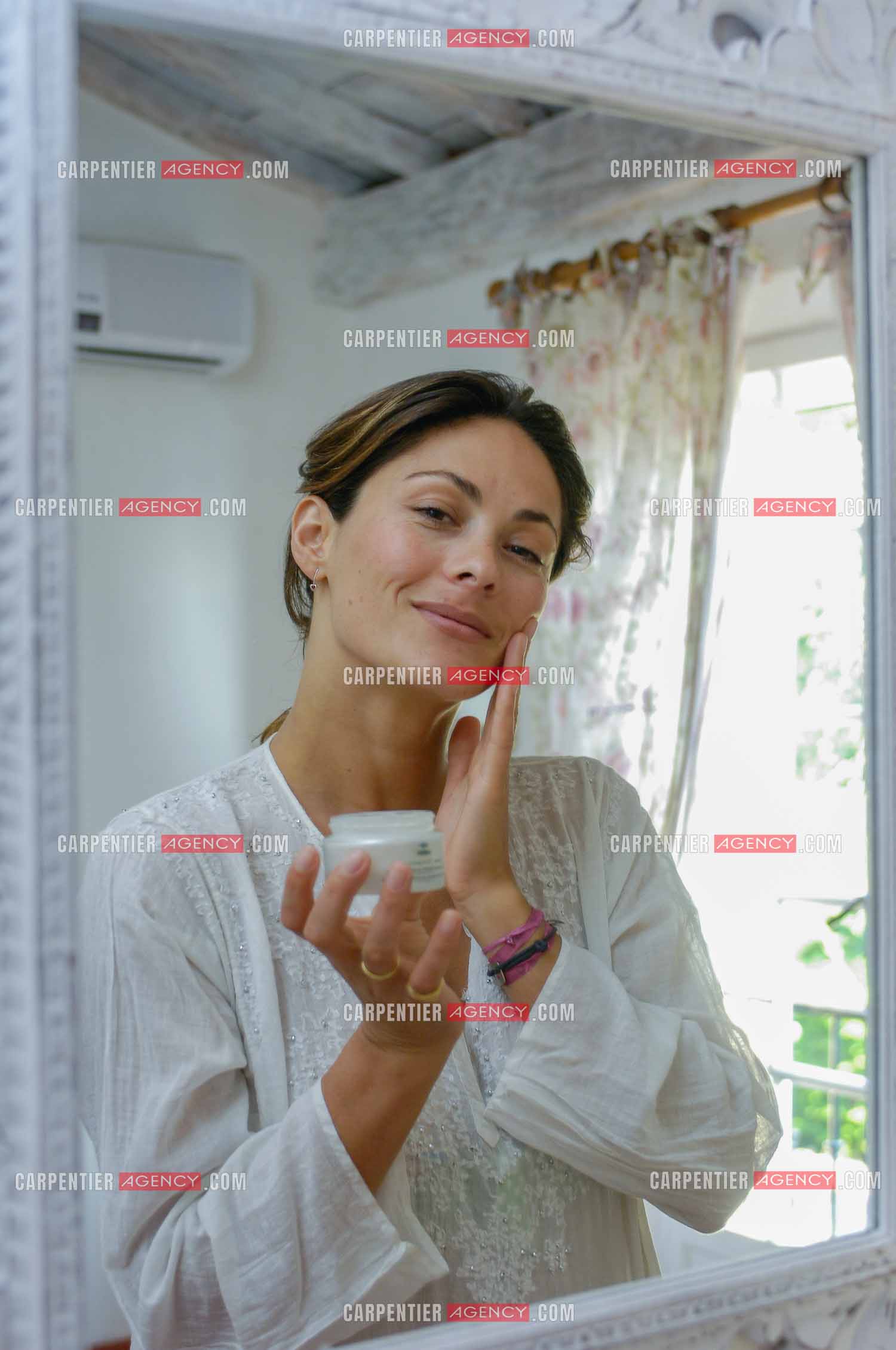 Sujet beauté avec Delphine de Turckhem à St Tropez.   ( Exclusif )