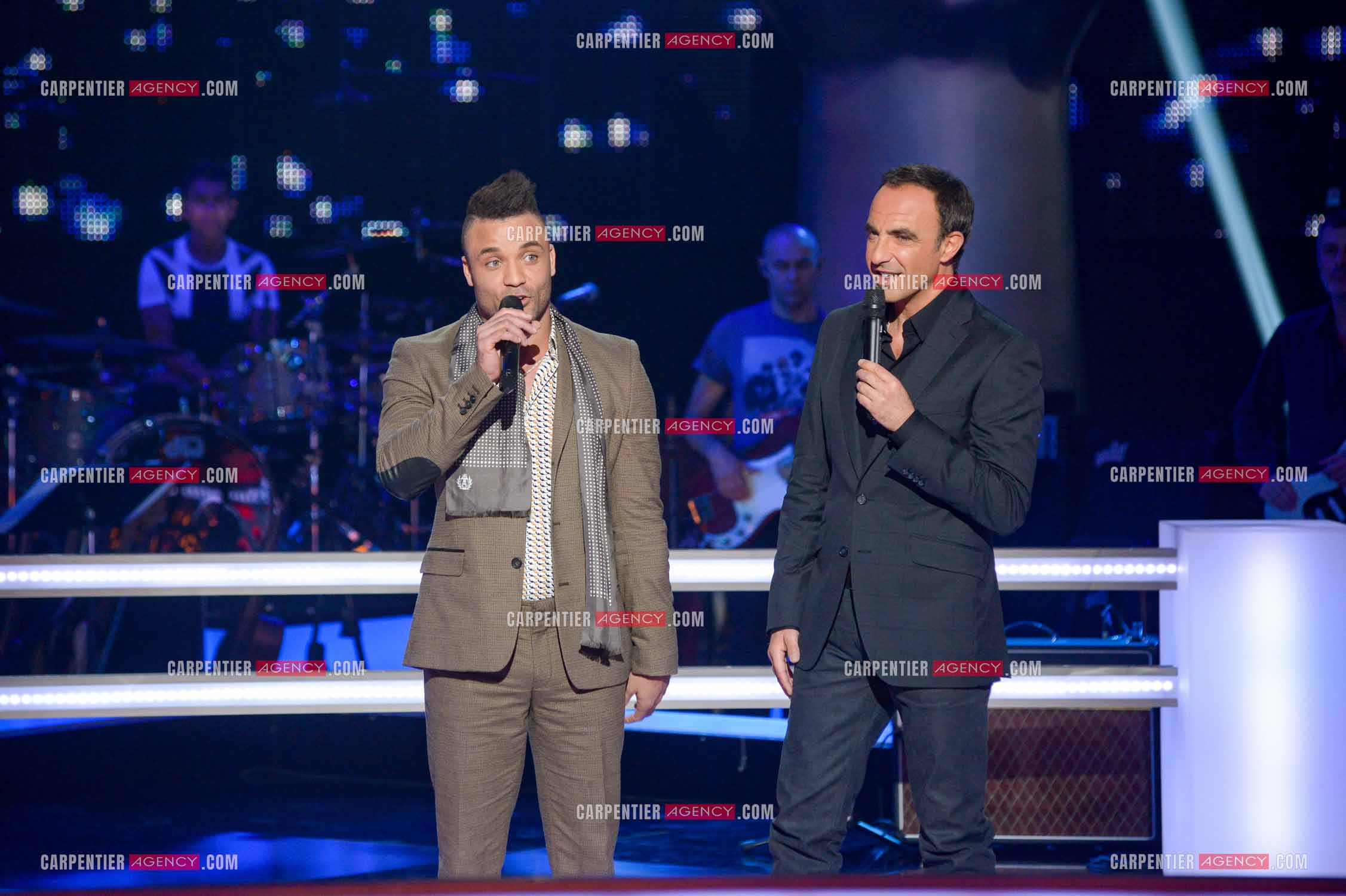 Le chanteur Edu Del Prado canditat dans l'émission The Voice en 2013 aux côtés de l'animateur Nikos Aliagas.      ( Exclusif )