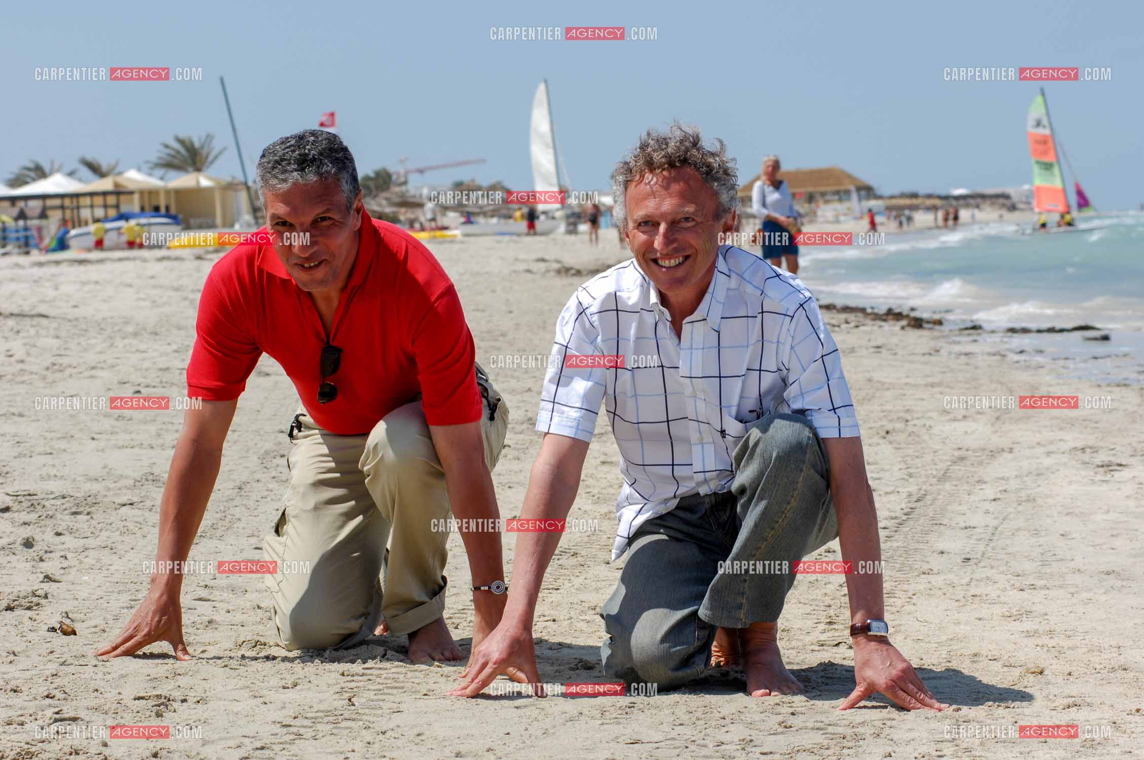 Les deux journalistes Rachid Arhab et Nelson Monfort lors du festival du film à Djerba en Tunisie le 1er mai 2006.  ( Exclusif )