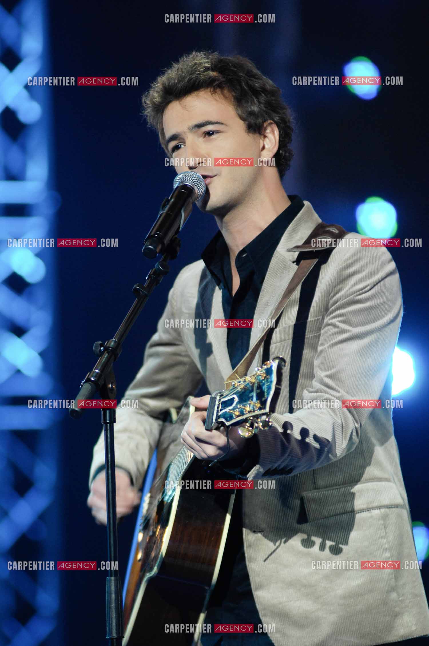 La chanteur Renand Luce sur le plateau télé HIT MACHINE. ( Exclusif )