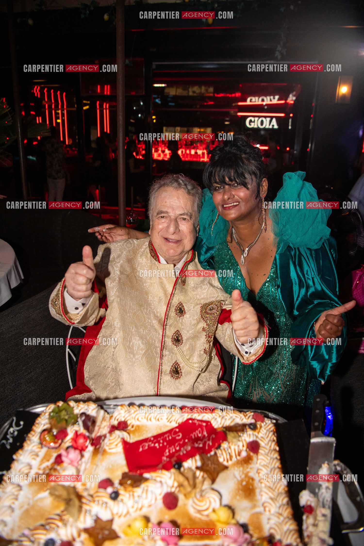 Paul-Loup Sulitzer fête ses 77 ans au VIP de St Tropez entouré de sa compagne  Supriya Answya Devi Rathoar. ( Exclusif )