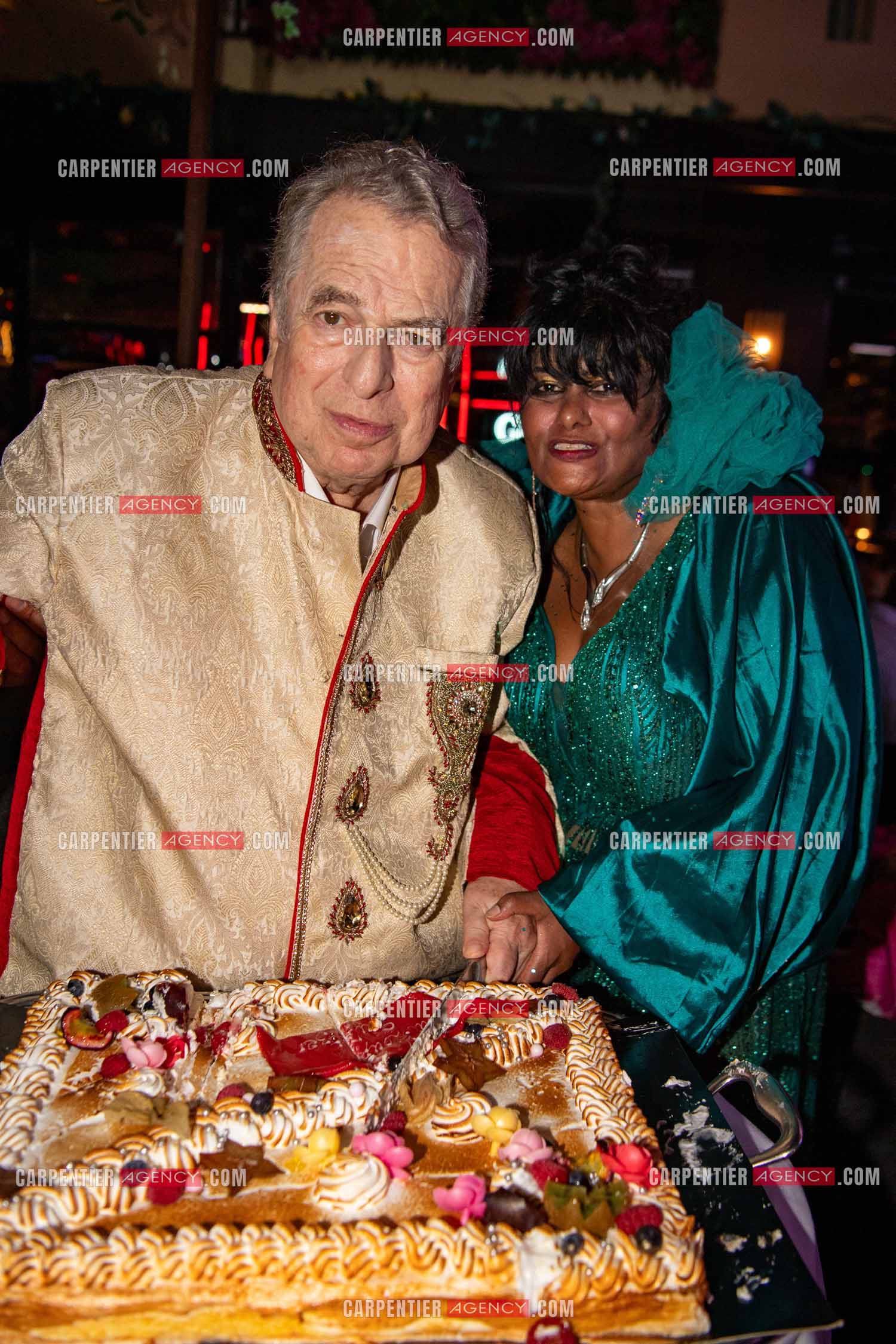 Paul-Loup Sulitzer fête ses 77 ans au VIP de St Tropez entouré de sa compagne  Supriya Answya Devi Rathoar. ( Exclusif )