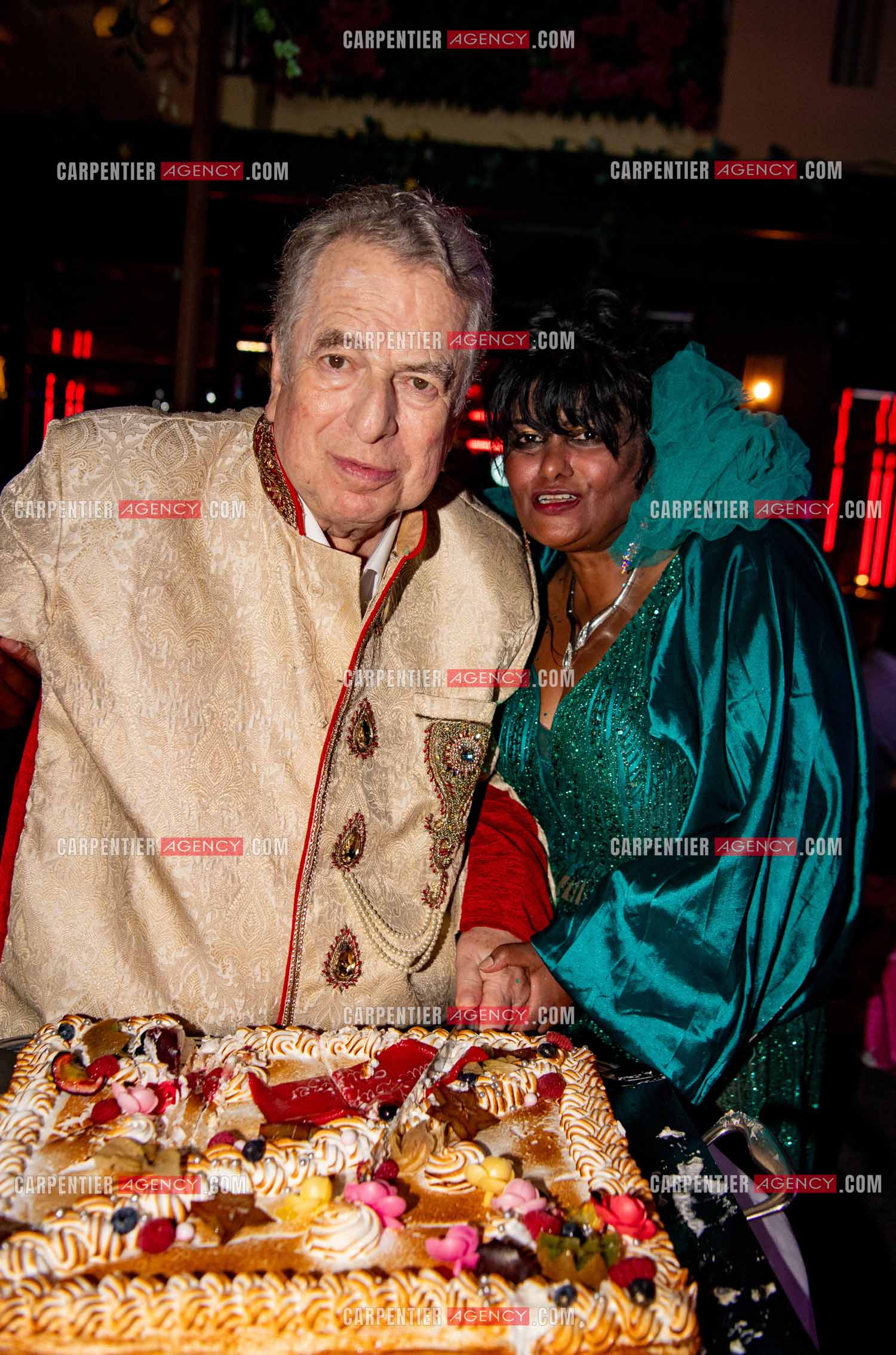 Paul-Loup Sulitzer fête ses 77 ans au VIP de St Tropez entouré de sa compagne  Supriya Answya Devi Rathoar. ( Exclusif )