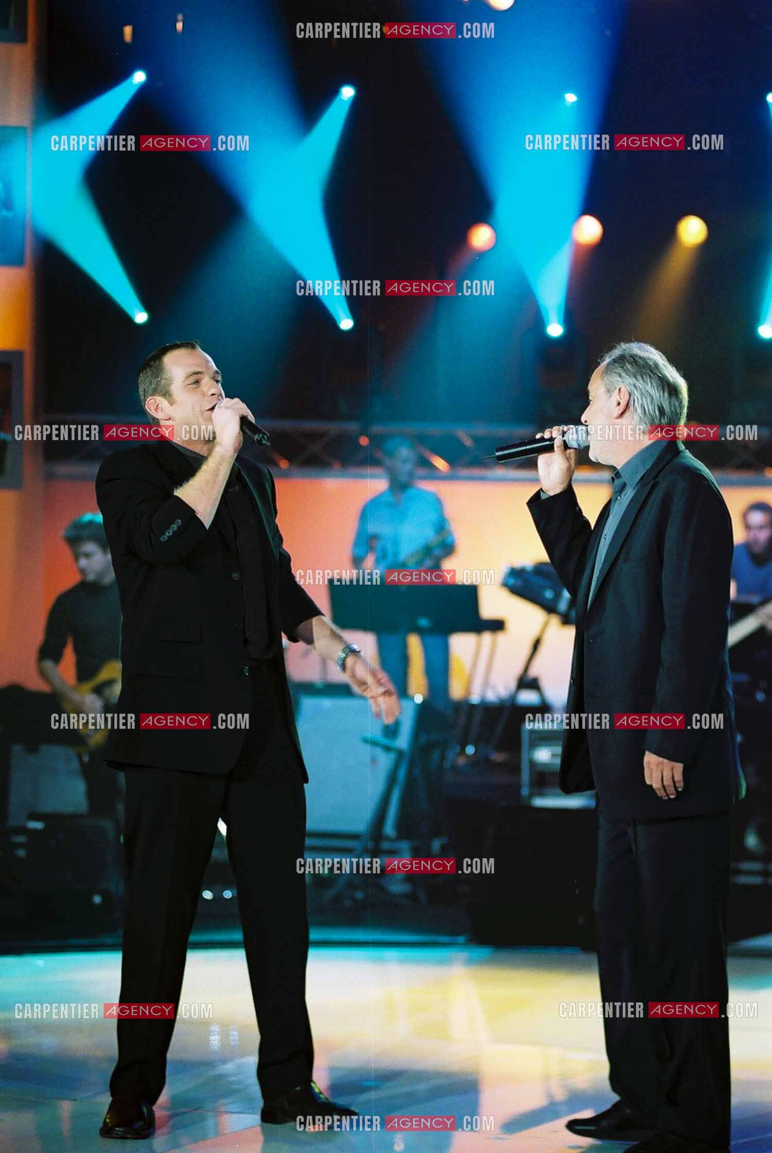 Enregistrement pour TF1. Les chanteurs Garou et Maxime Leforestier réunis pour un duo.  ( Exclusif )