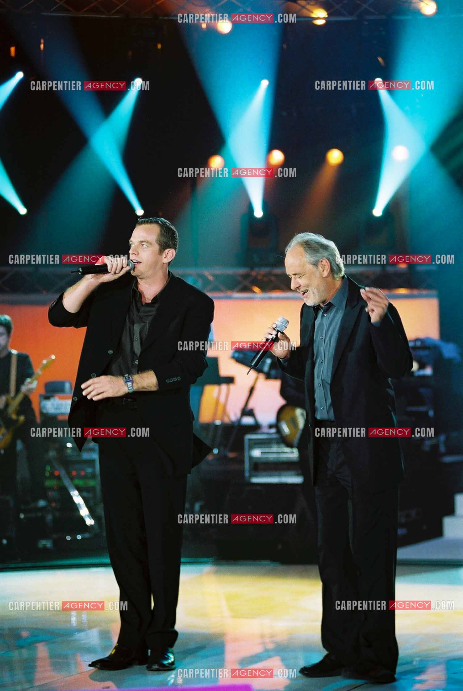 Enregistrement pour TF1. Les chanteurs Garou et Maxime Leforestier réunis pour un duo.  ( Exclusif )