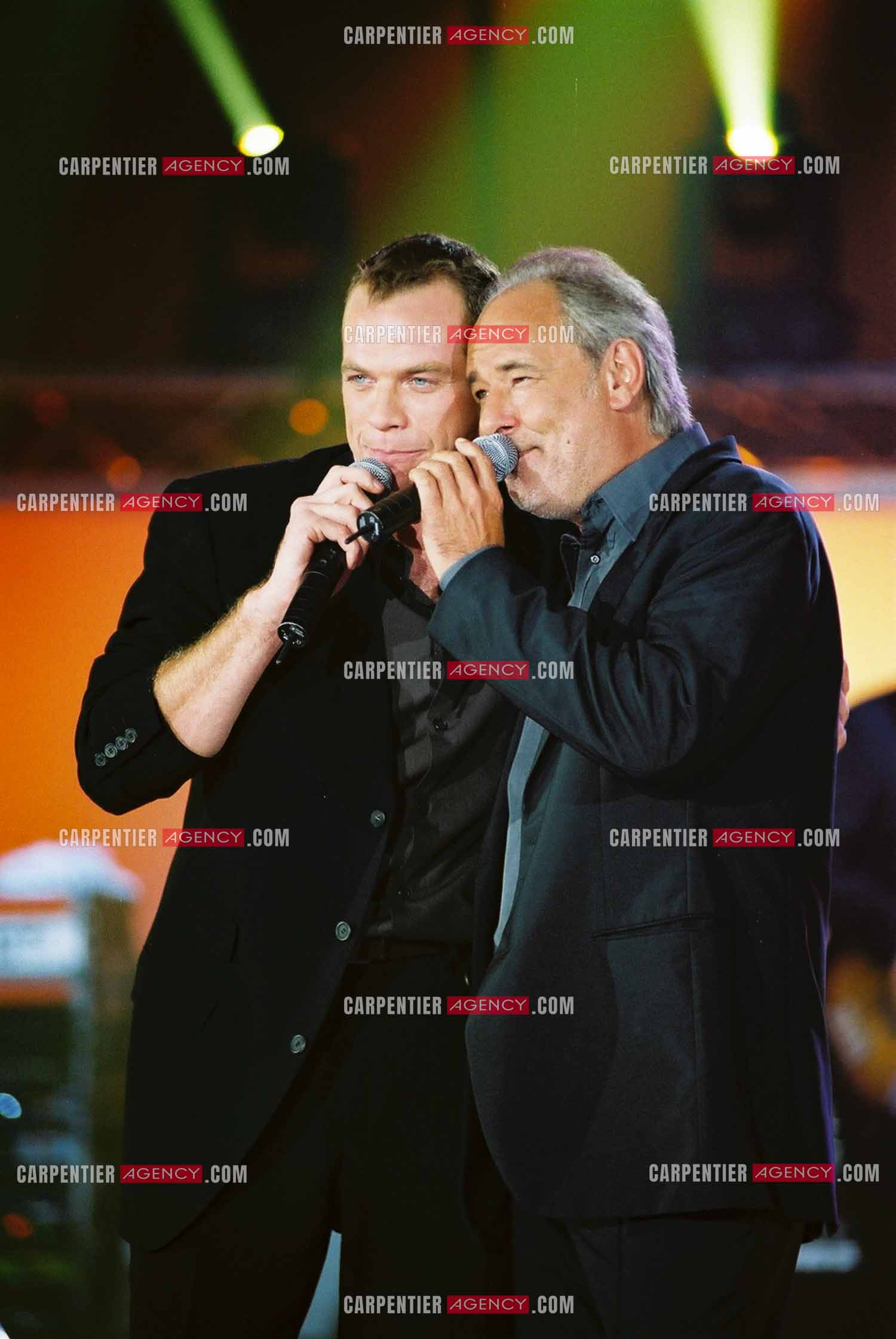 Enregistrement pour TF1. Les chanteurs Garou et Maxime Leforestier réunis pour un duo.  ( Exclusif )