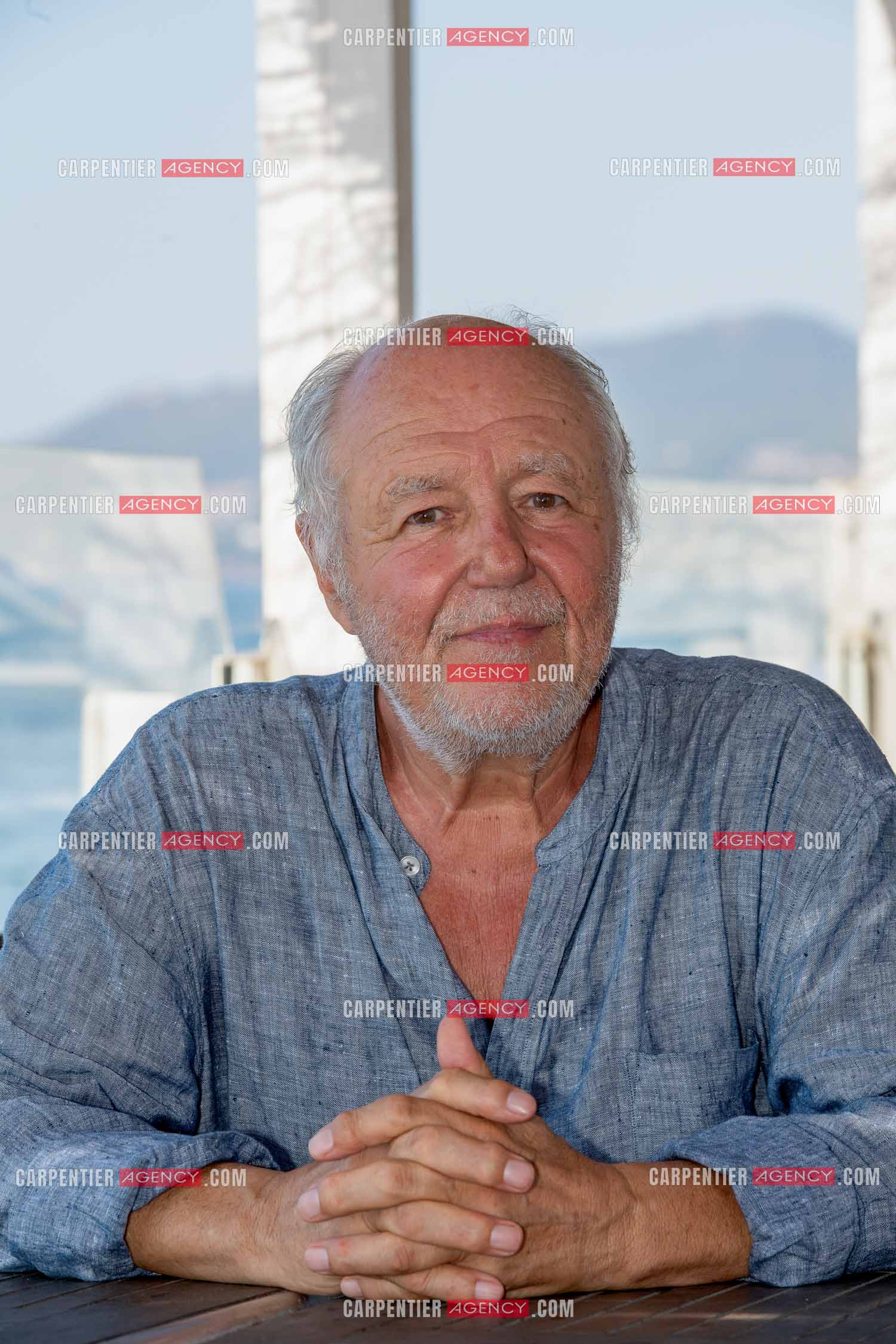 L'humoriste Marc Jolivet sort son livre “ TUEUR HORS SÉRIE “ aux éditions Plon.    ( Exclusif )