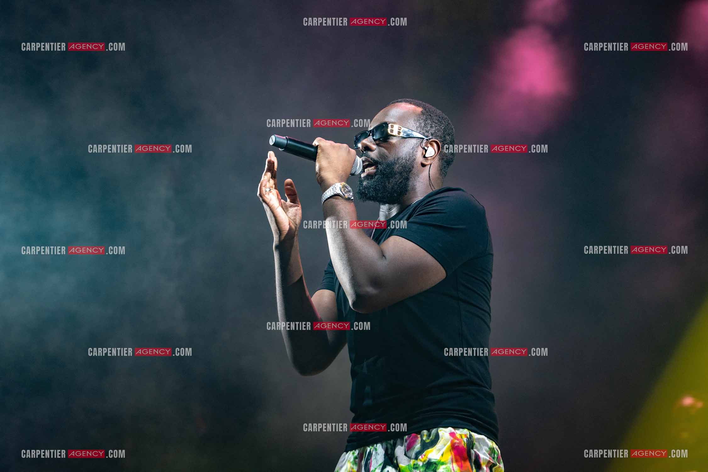 Le rappeur Maître Gim's en concert.