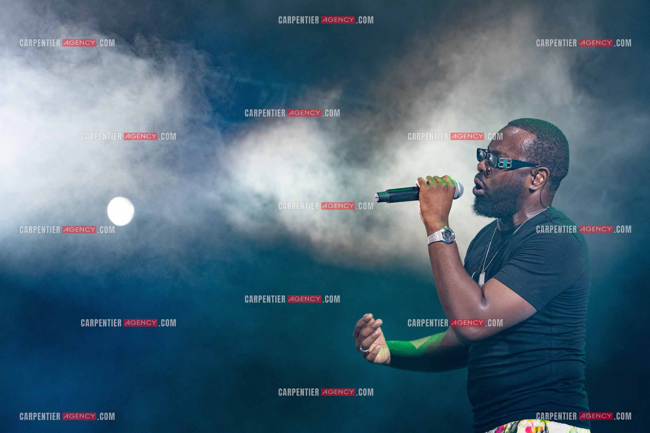 Le rappeur Maître Gim's en concert.