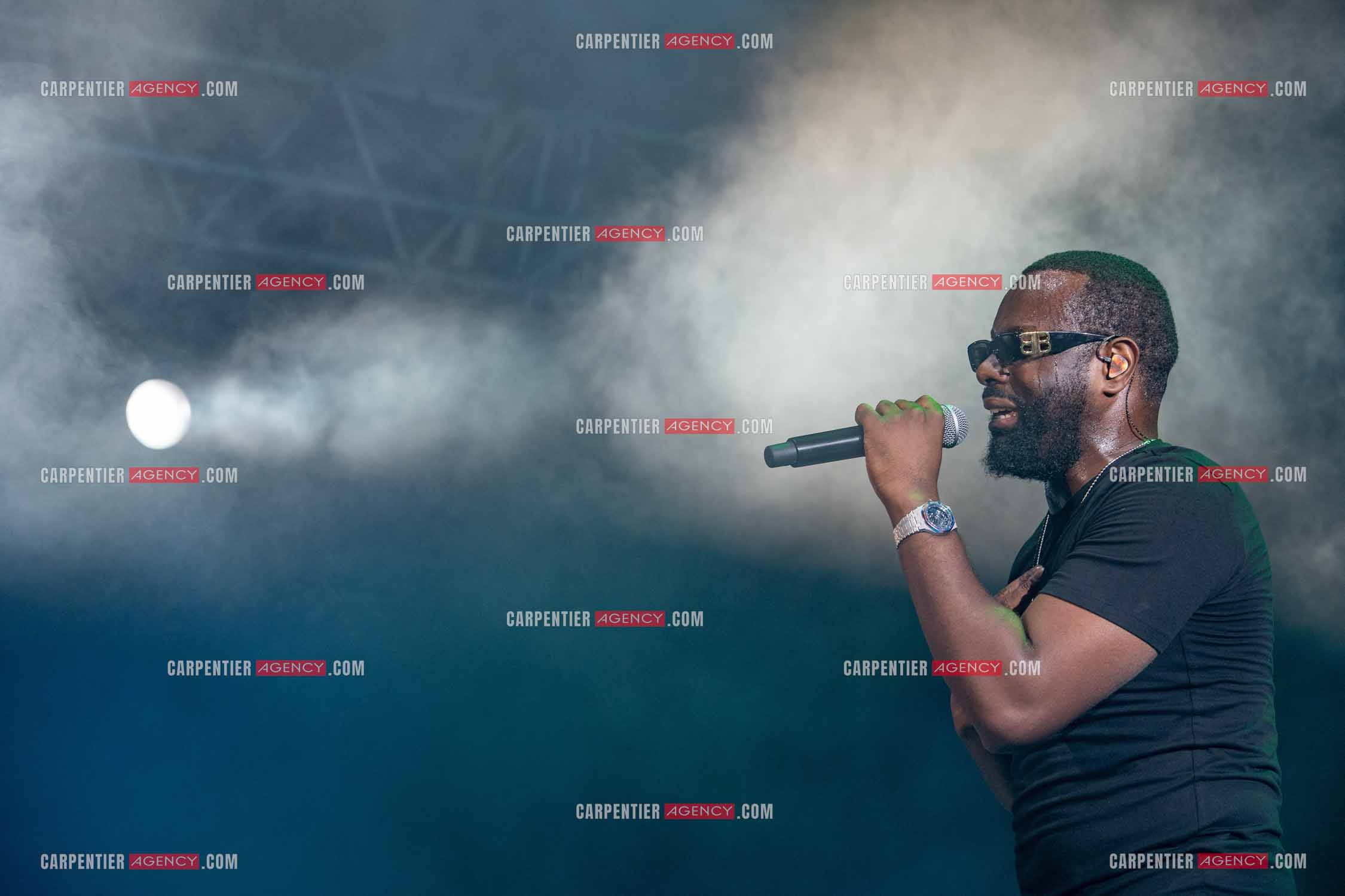 Le rappeur Maître Gim's en concert.