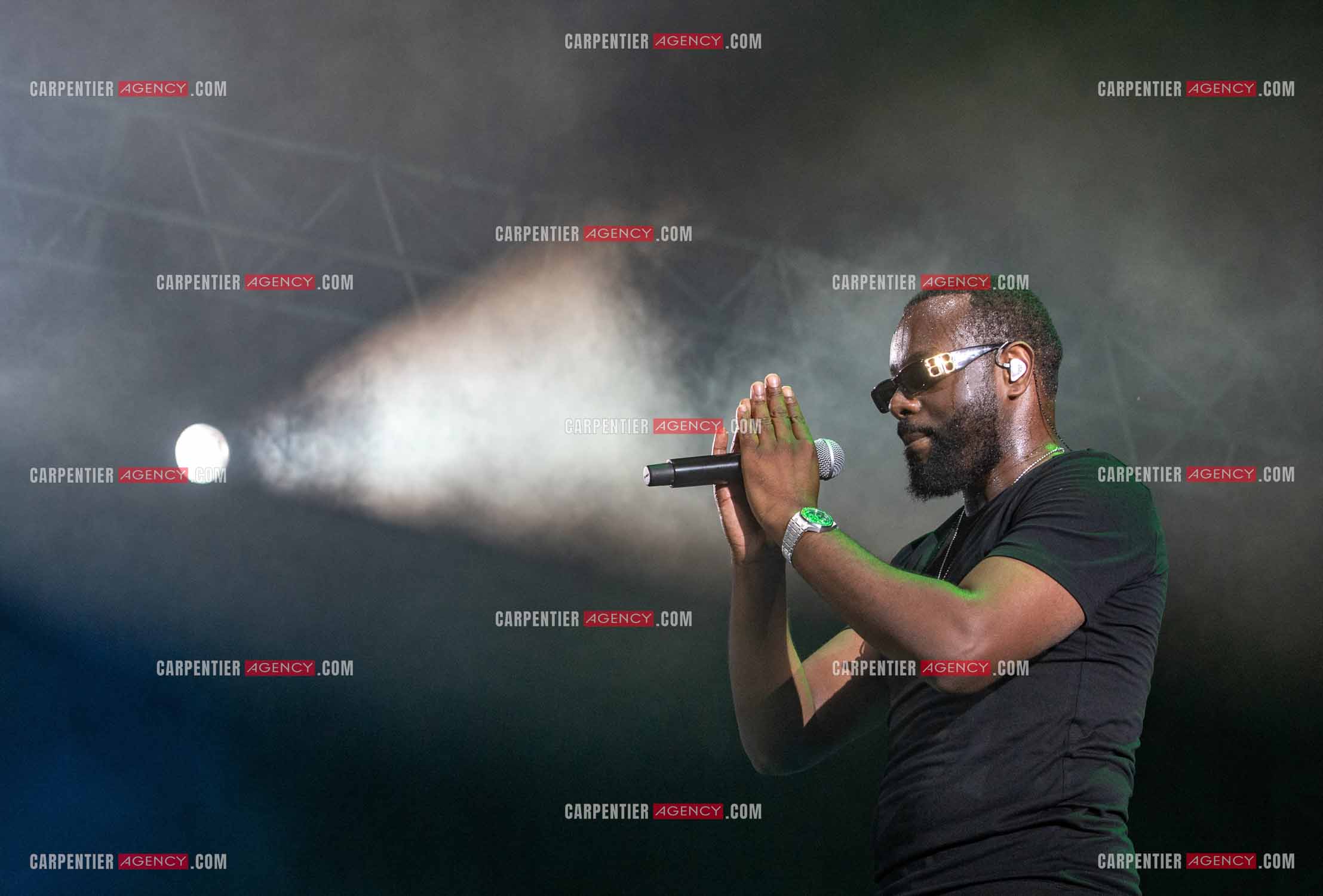 Le rappeur Maître Gim's en concert.