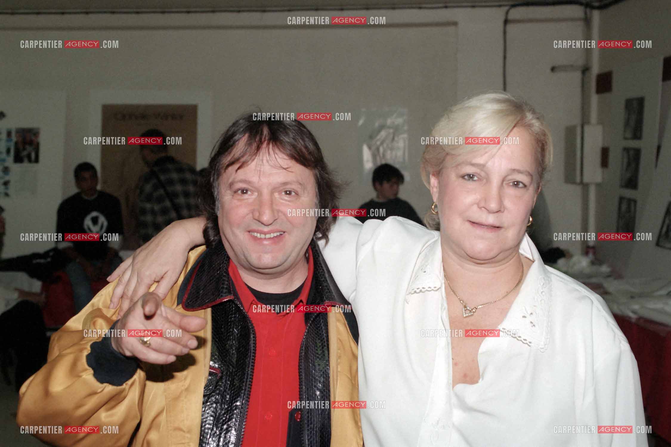 Le chanteur Michel Grégoire dit “Moustique“ avec son amie Josette Sureau Morlain secrétaire de Johnny Hallyday.