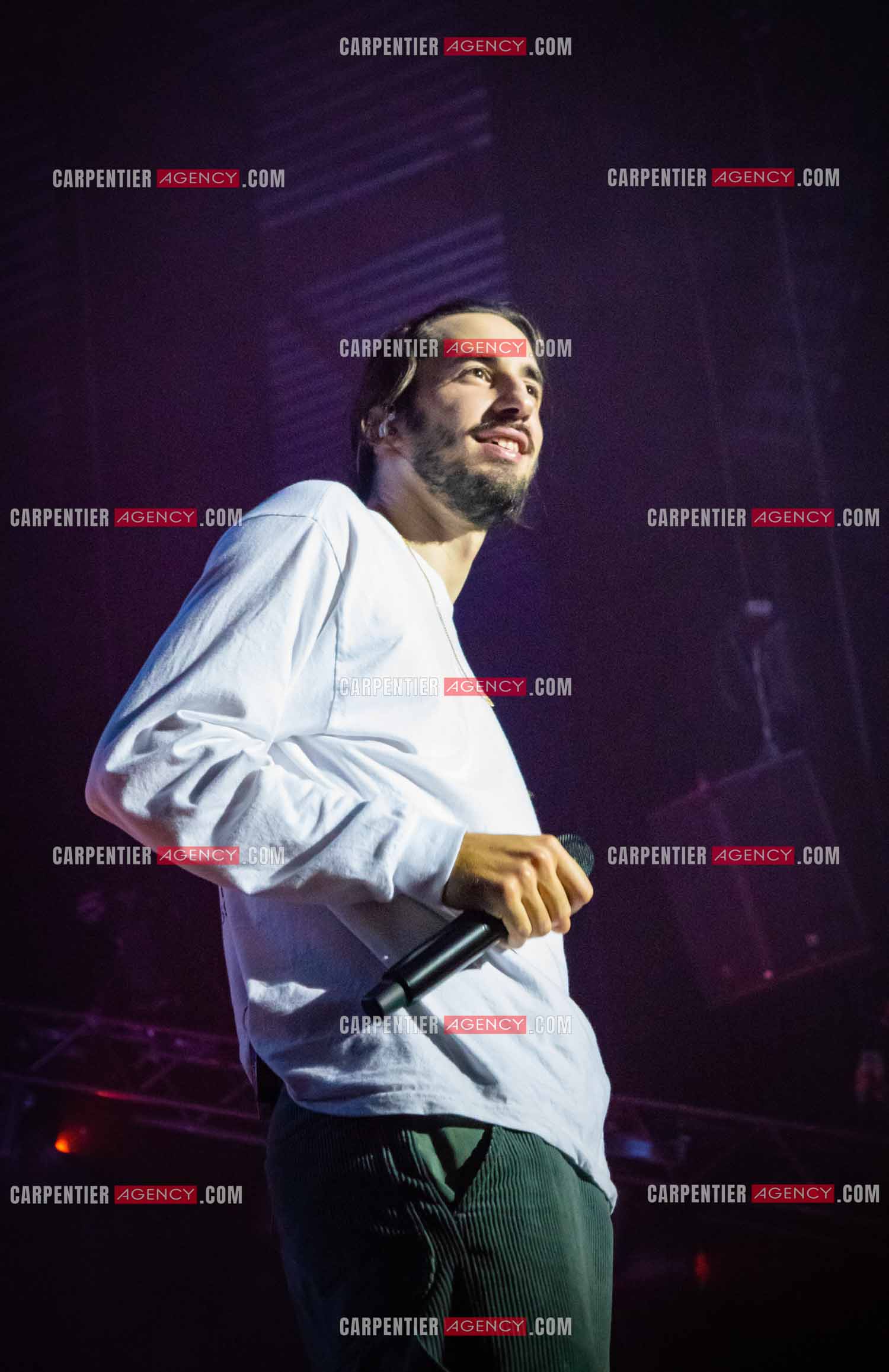 Artiste Chanteur de Rap Lomepal sur scène lors de la tournée Jeannine.