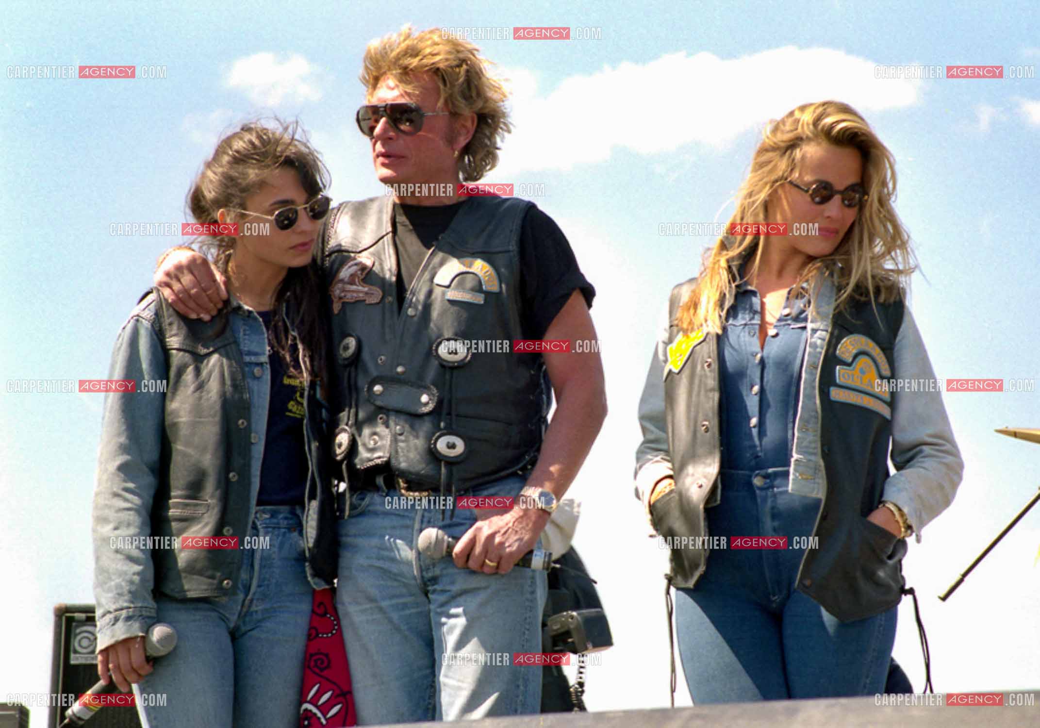 Concentration Harley Davidson à Carpentras. Le chanteur Johnny Hallyday et sa femme  Adeline en tête de cette concentration suivi de son club “ LES DESPERADOS “. Johnny présente son nouveau parfum “ BIKER “ en présence de l'animatrice Sophie Favier.                                 ( Exclusif )