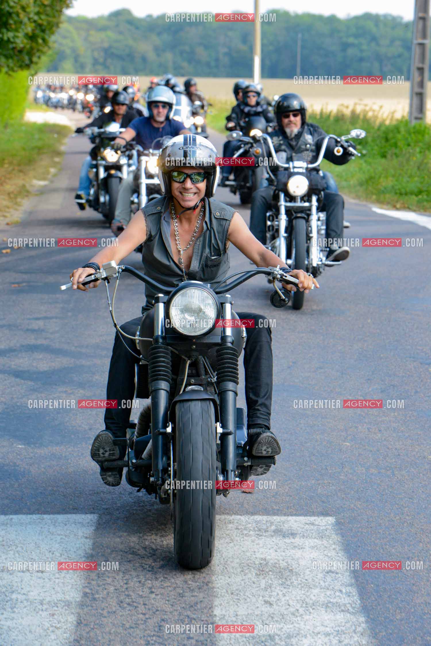 Le chanteur Jean-Luc Lahaye en tête d'une concentration Harley autour de la ville de Sens.  ( Exclusif )