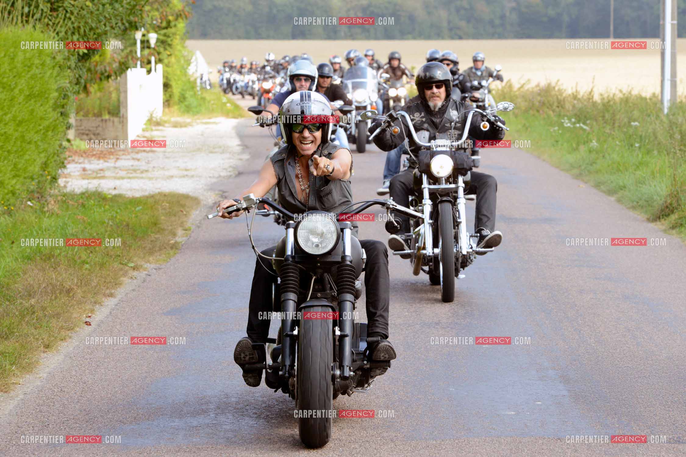 Le chanteur Jean-Luc Lahaye en tête d'une concentration Harley autour de la ville de Sens.  ( Exclusif )