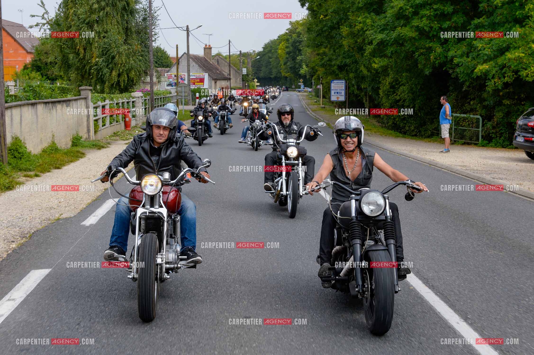Le chanteur Jean-Luc Lahaye et son ami Bébert du groupe Les Forbans en tête d'une concentration Harley autour de la ville de Sens.  ( Exclusif )