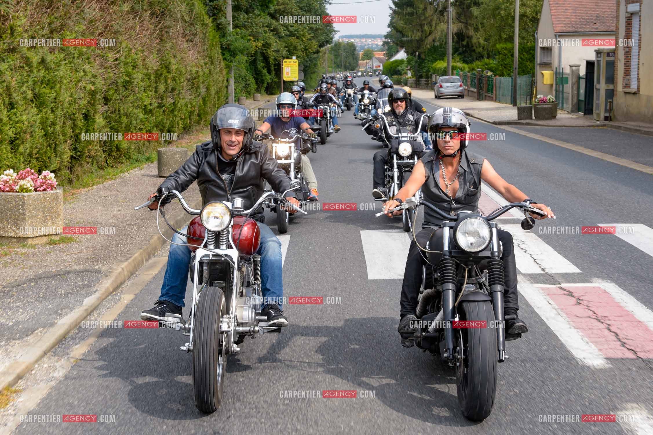 Le chanteur Jean-Luc Lahaye et son ami Bébert du groupe Les Forbans en tête d'une concentration Harley autour de la ville de Sens.  ( Exclusif )