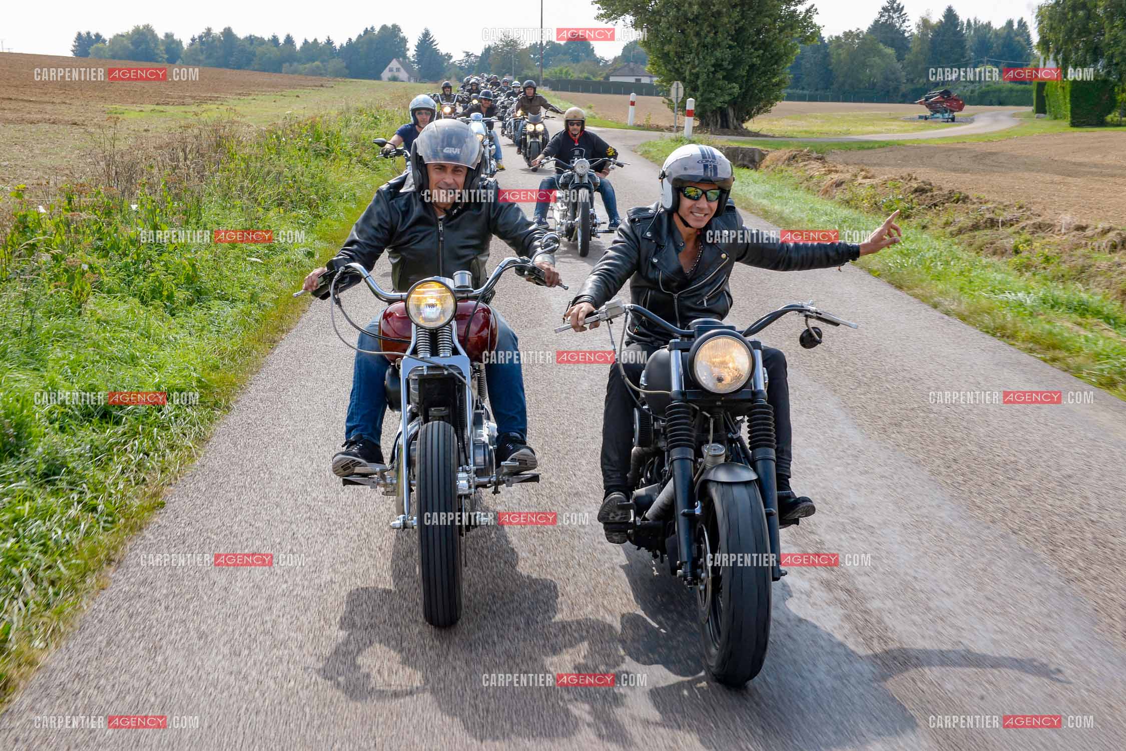 Le chanteur Jean-Luc Lahaye et son ami Bébert du groupe Les Forbans en tête d'une concentration Harley autour de la ville de Sens.  ( Exclusif )