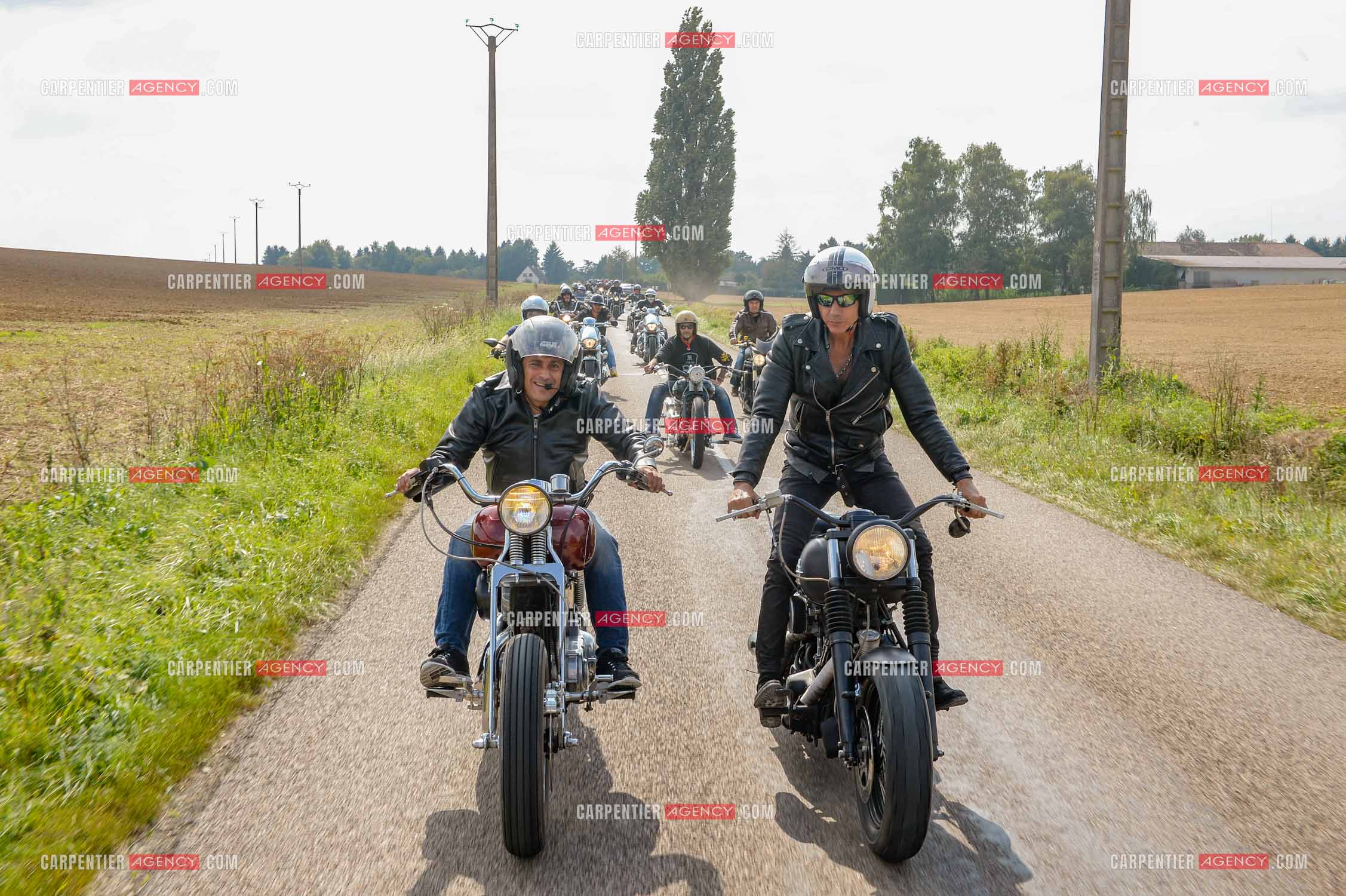 Le chanteur Jean-Luc Lahaye et son ami Bébert du groupe Les Forbans en tête d'une concentration Harley autour de la ville de Sens.  ( Exclusif )