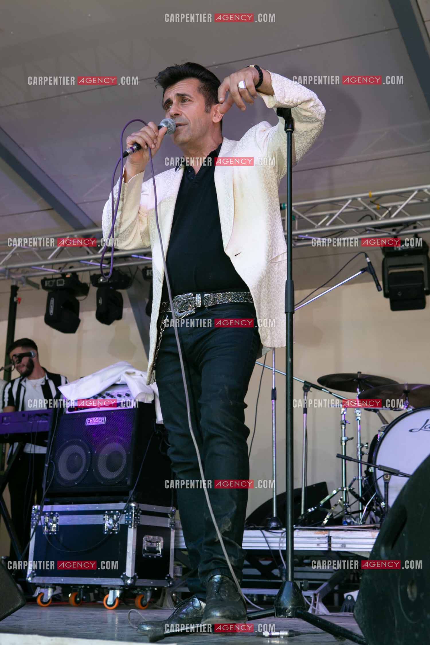 Le chanteur Bébert du groupe Les Forbans en concert.  ( Exclusif )