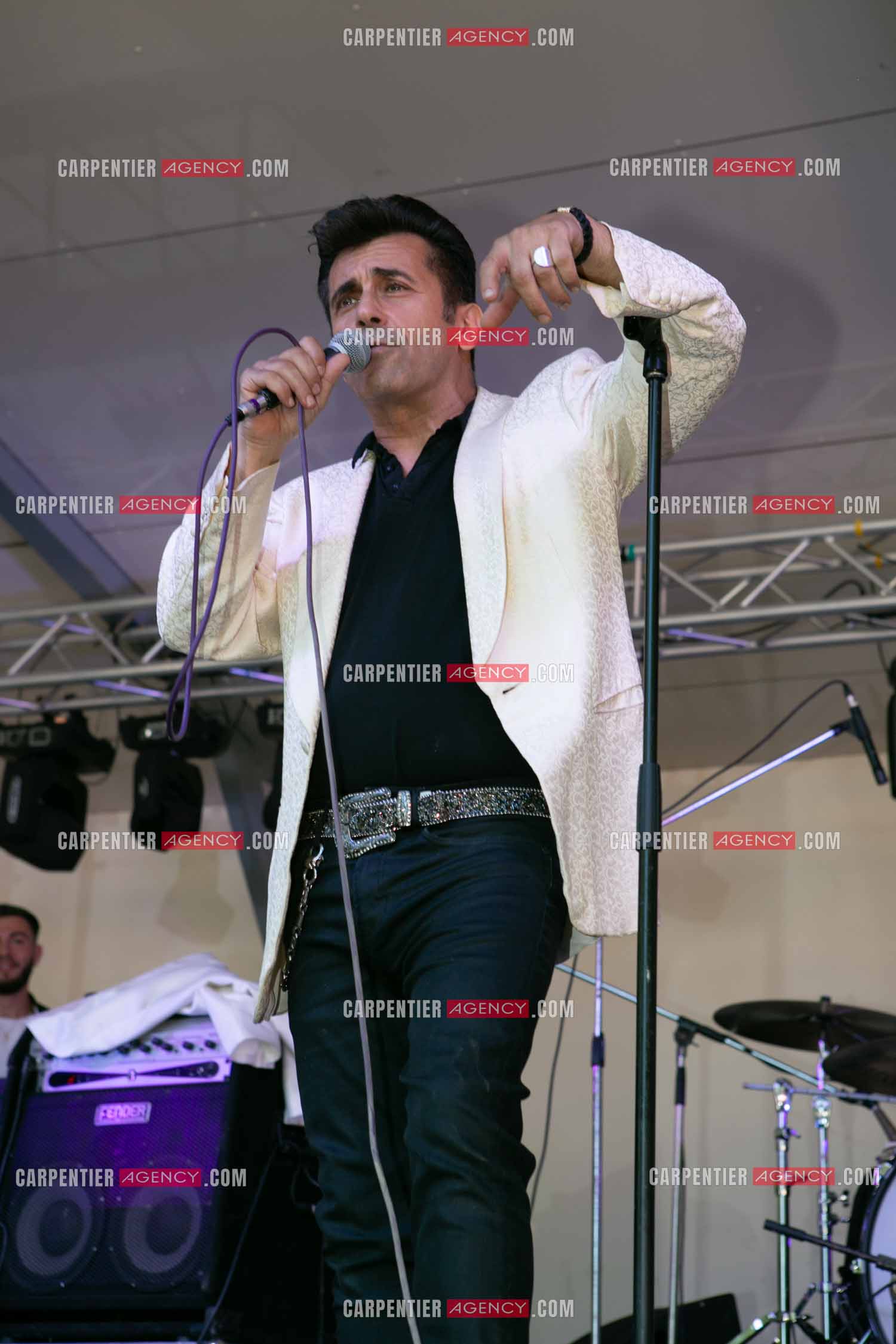 Le chanteur Bébert du groupe Les Forbans en concert.  ( Exclusif )