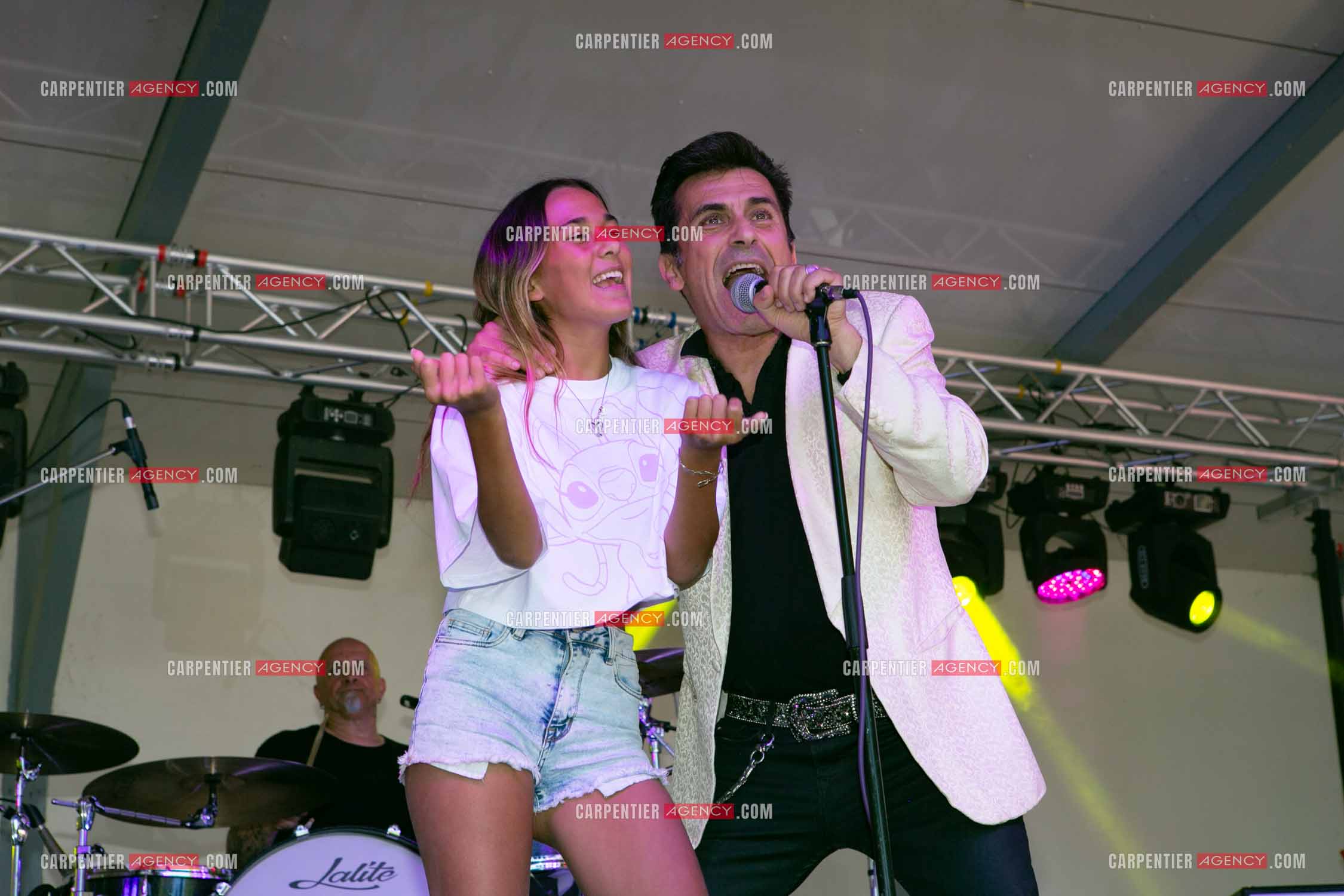 Le chanteur Bébert du groupe Les Forbans en concert avec sa fille Giorgia.  ( Exclusif )