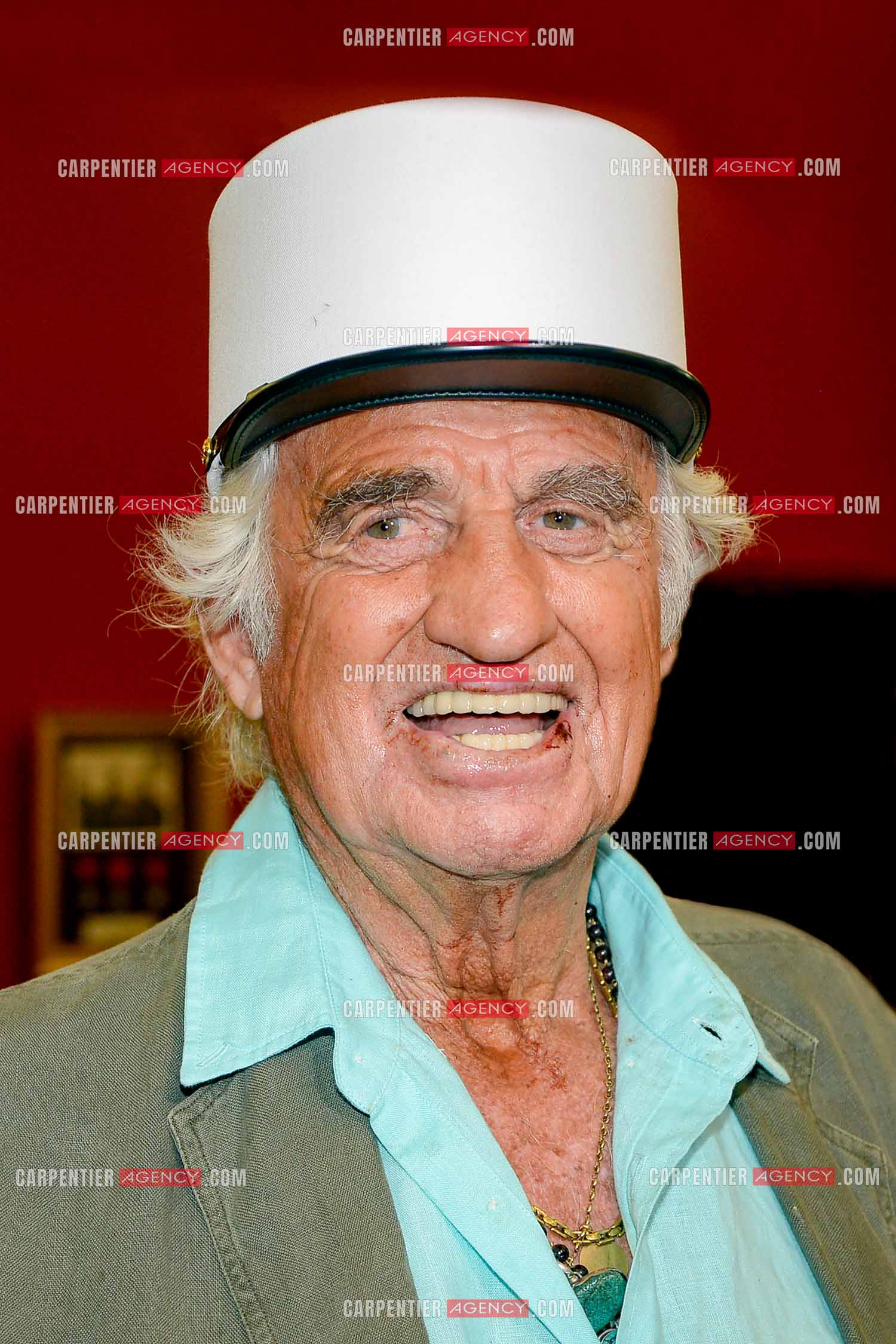 Sur le parrainage de Monsieur Jean-Paul BELMONDO le musée de la Légion étrangère à Aubagne accueille jusqu’au 27 août 2017, une exposition inédite sur le thème : “ Légion et cinéma, quand le 7e art s’empare du képi blanc “. Jean-Paul Belmondo et son ami l'acteur Charles Gérard au musée de la Legion étrangère.