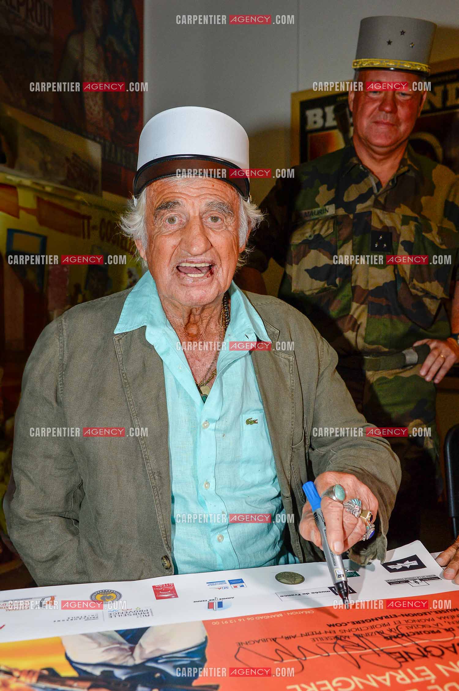 Sur le parrainage de Monsieur Jean-Paul BELMONDO le musée de la Légion étrangère à Aubagne accueille jusqu’au 27 août 2017, une exposition inédite sur le thème : “ Légion et cinéma, quand le 7e art s’empare du képi blanc “. Jean-Paul Belmondo et son ami l'acteur Charles Gérard au musée de la Legion étrangère.