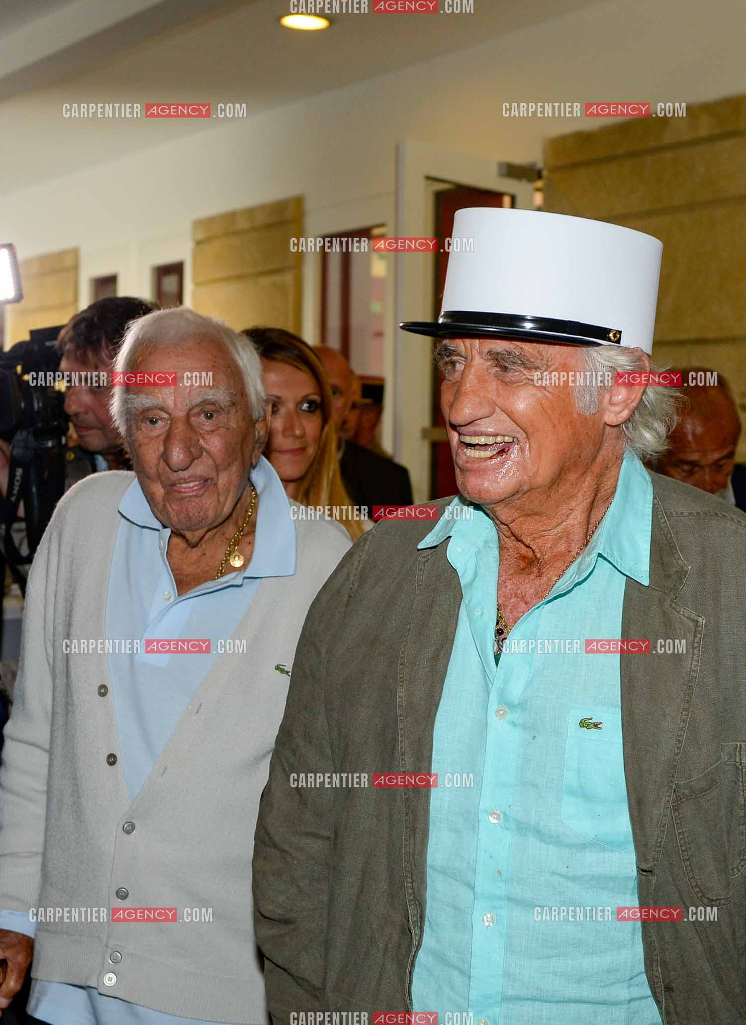 Sur le parrainage de Monsieur Jean-Paul BELMONDO le musée de la Légion étrangère à Aubagne accueille jusqu’au 27 août 2017, une exposition inédite sur le thème : “ Légion et cinéma, quand le 7e art s’empare du képi blanc “. Jean-Paul Belmondo et son ami l'acteur Charles Gérard au musée de la Legion étrangère.