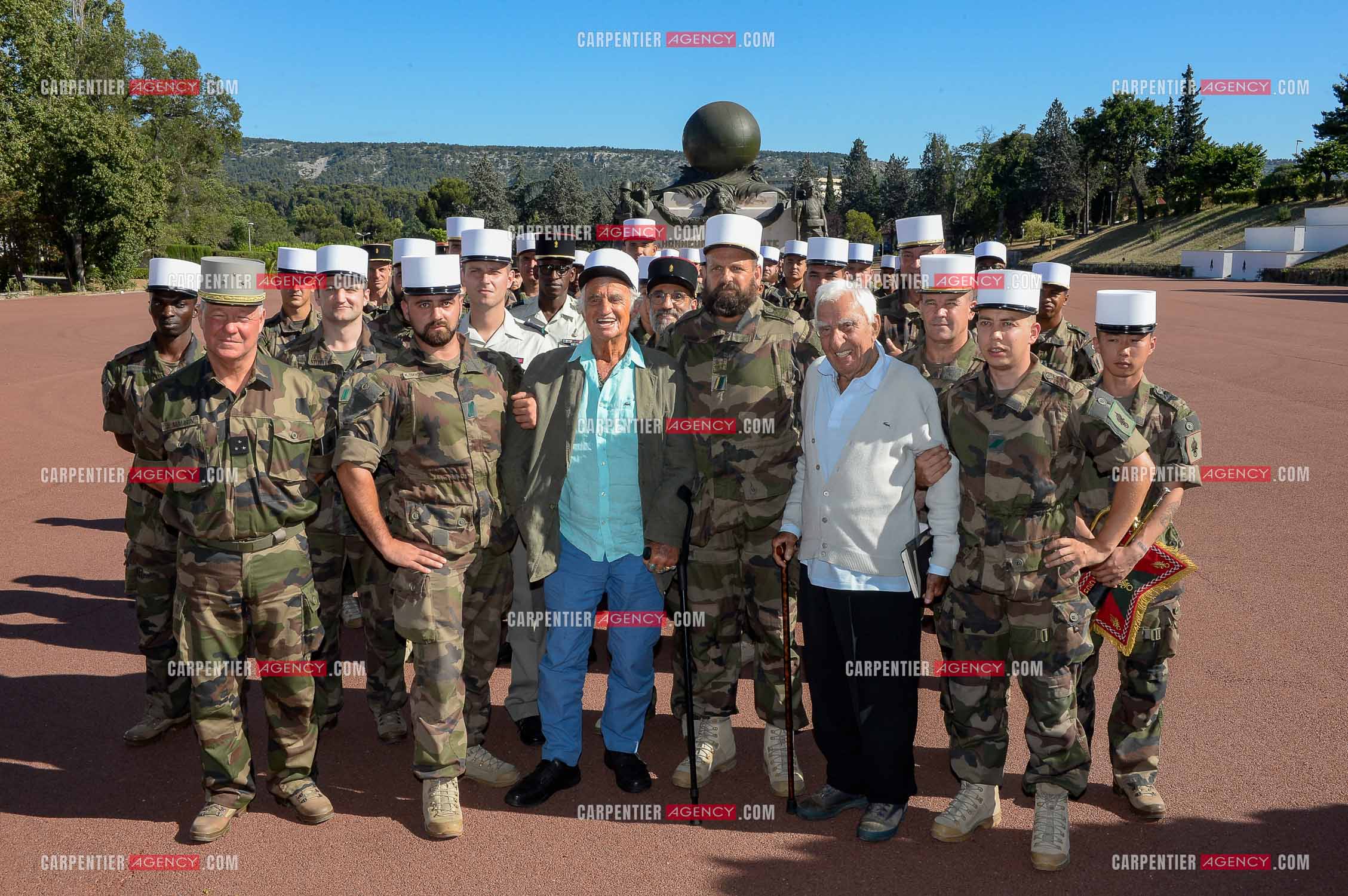 Sur le parrainage de Monsieur Jean-Paul BELMONDO le musée de la Légion étrangère à Aubagne accueille jusqu’au 27 août 2017, une exposition inédite sur le thème : “ Légion et cinéma, quand le 7e art s’empare du képi blanc “. Jean-Paul Belmondo et son ami l'acteur Charles Gérard au musée de la Legion étrangère pour inaugurer cette exposition.            Photos complémentaires sur le site www.carpentieragency.com