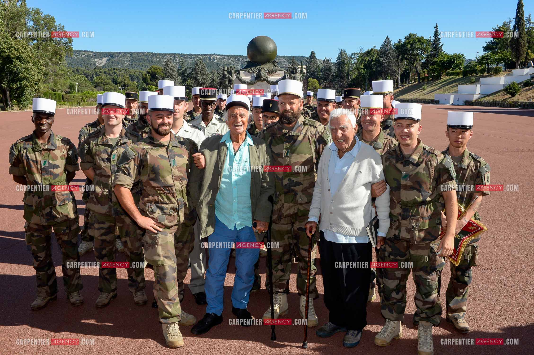 Sur le parrainage de Monsieur Jean-Paul BELMONDO le musée de la Légion étrangère à Aubagne accueille jusqu’au 27 août 2017, une exposition inédite sur le thème : “ Légion et cinéma, quand le 7e art s’empare du képi blanc “. Jean-Paul Belmondo et son ami l'acteur Charles Gérard au musée de la Legion étrangère pour inaugurer cette exposition.            Photos complémentaires sur le site www.carpentieragency.com
