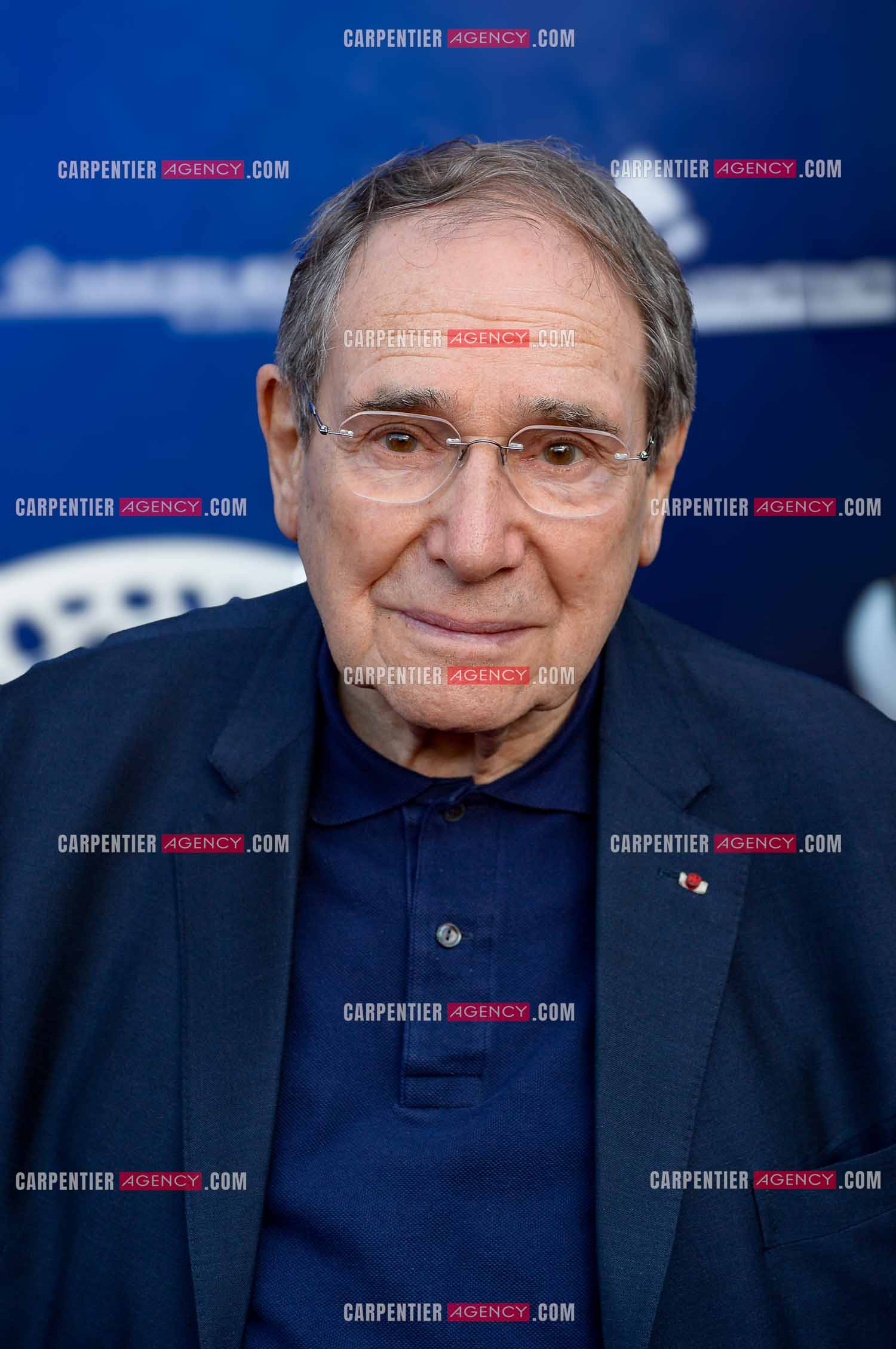 La ville de Marseille fête la carrière de l'acteur Jean-Paul Belmondo  lors d'une exposition qui lui ait consacrée au Château de la Buzine. Cet évènement se déroule en présence de Monsieur Jean-Paul Belmondo, et de nombreux amis de la star venus tout spécialement à Marseille pour participer à l’hommage qui lui est rendu. L'acteur Robert Hossein.